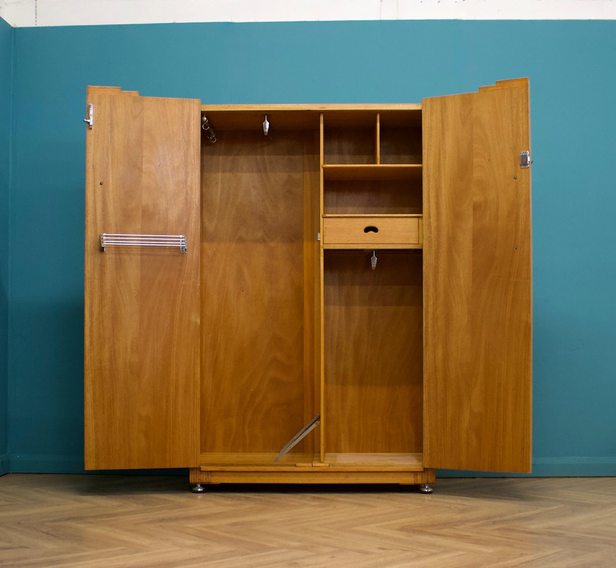 Art déco Vintage Art of Vintage Oak Oak Compactum Wardrobe from G Plan (E Gomme), 1930s en vente