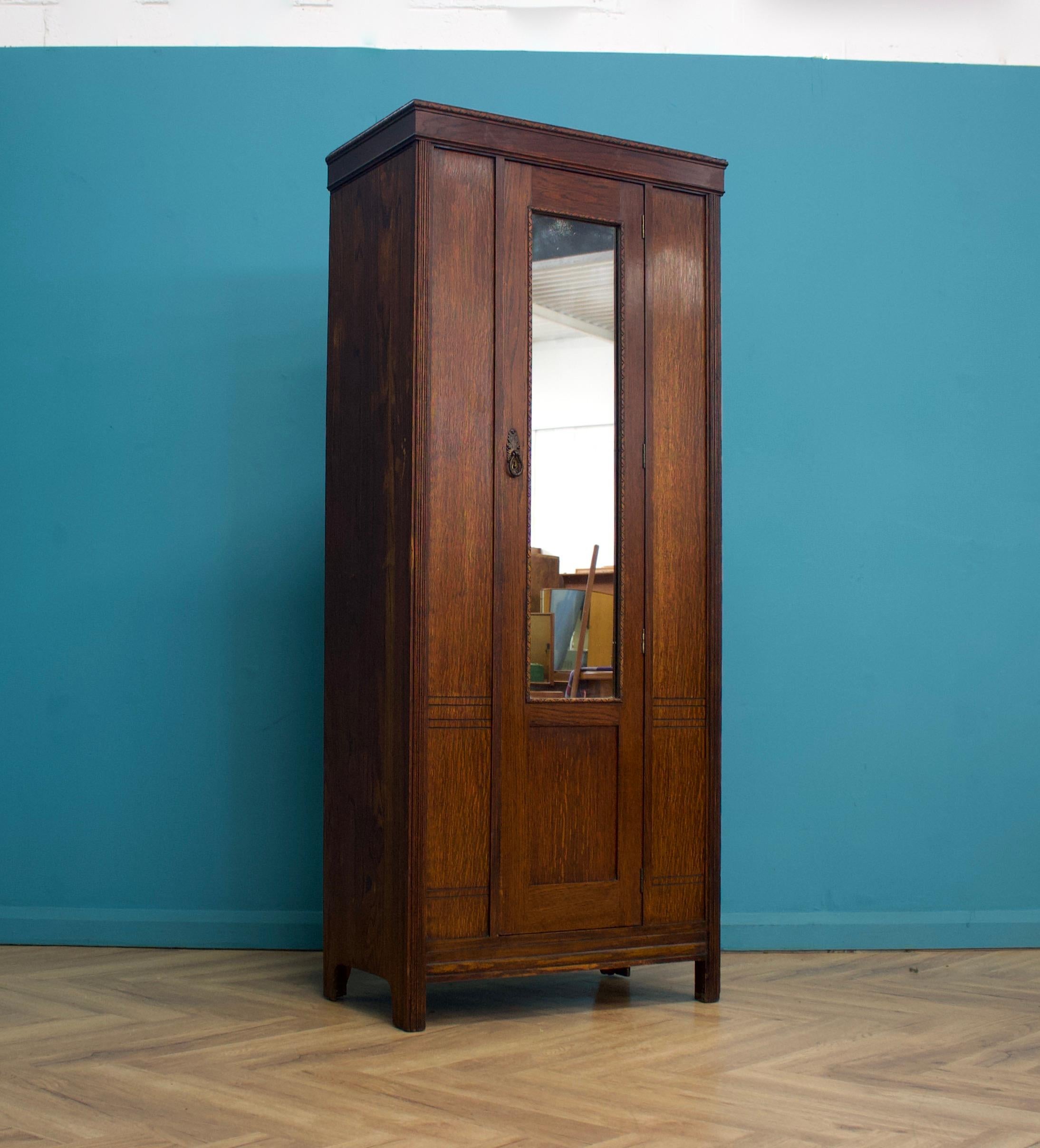 Vintage Art Deco Oak Hall Robe Cupboard or Wardrobe, 1920s In Good Condition For Sale In South Shields, GB