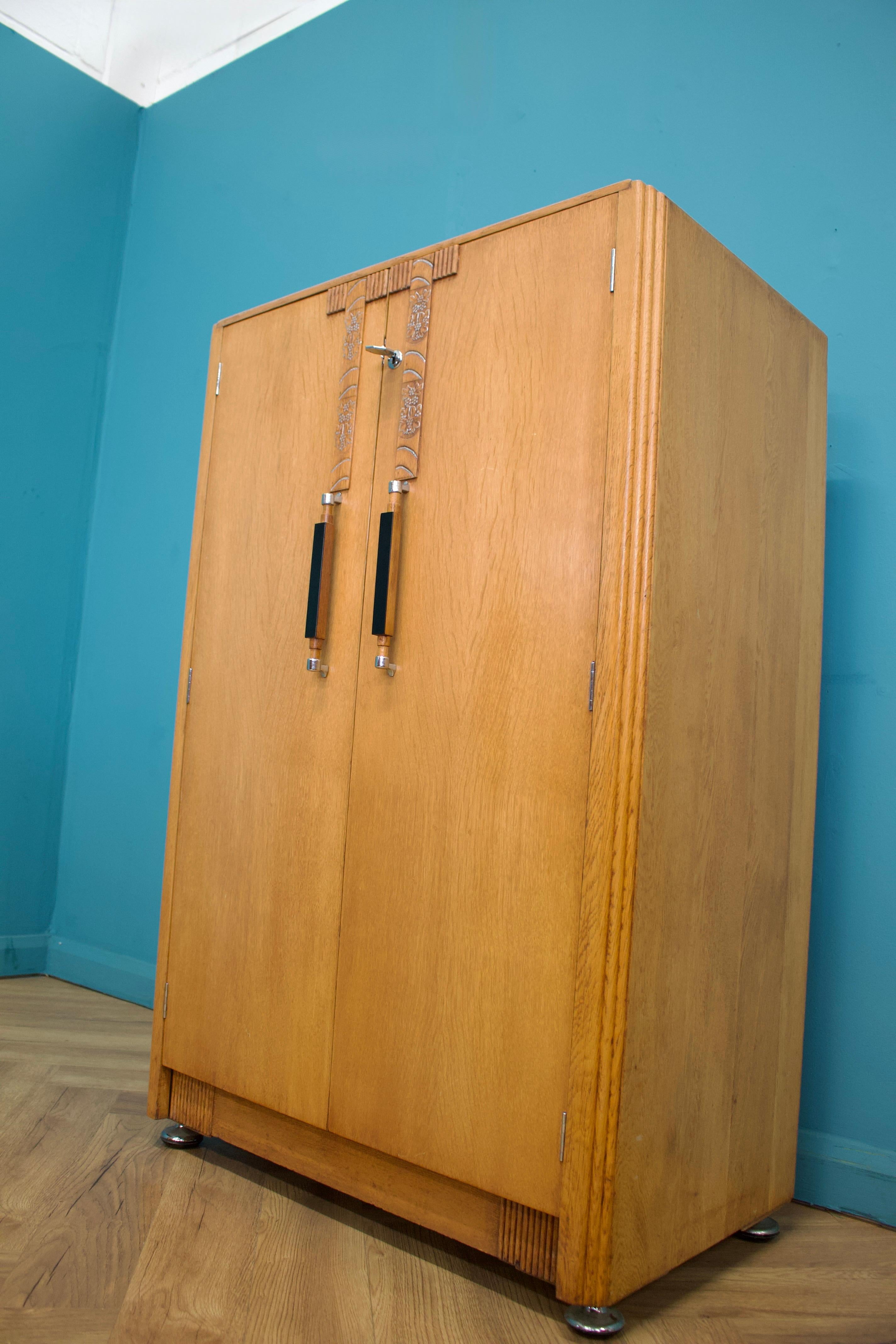 Vintage Art Deco Oak Tallboy from G Plan (E Gomme), 1930s Bon état - En vente à South Shields, GB