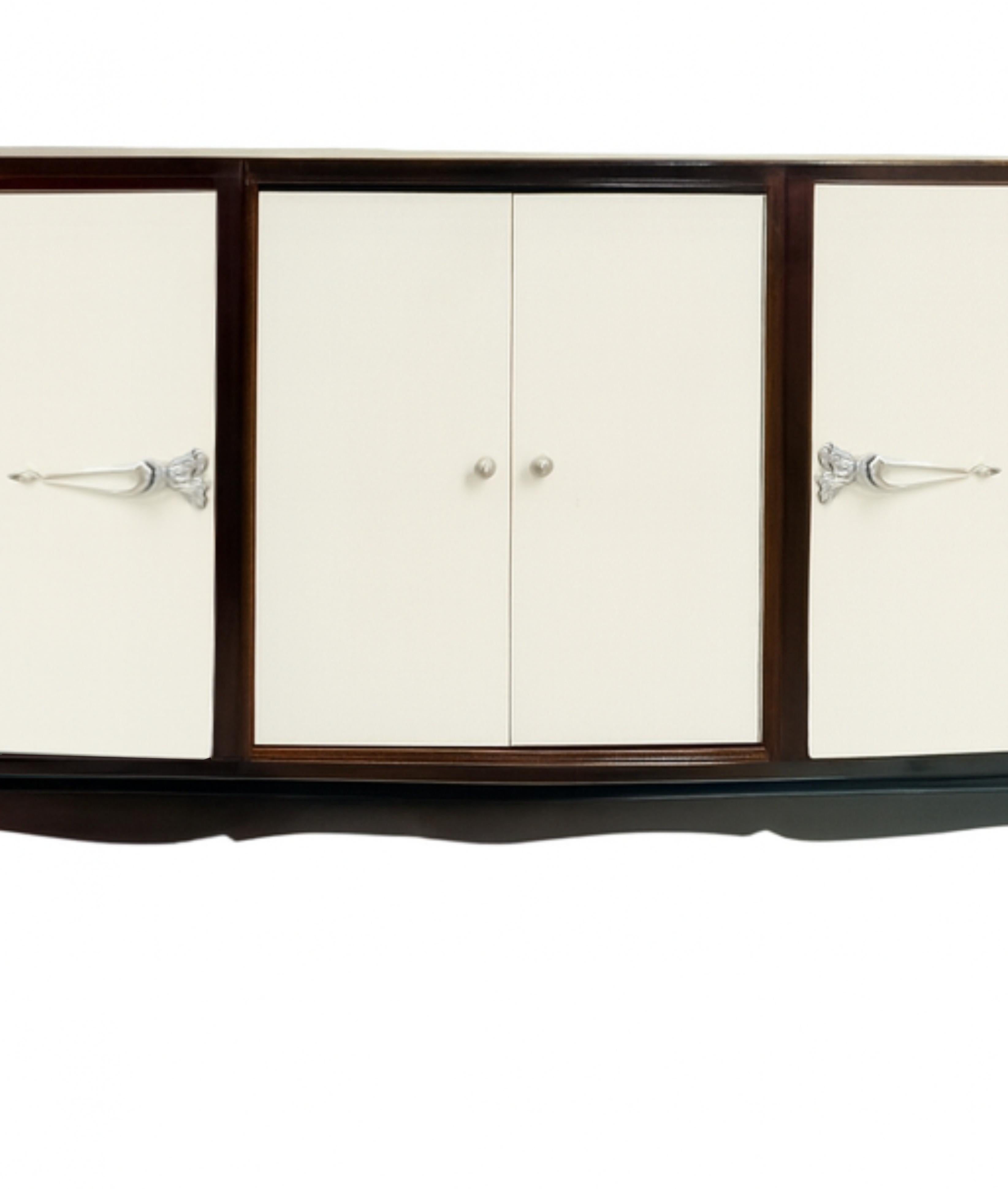 Credenza vintage Art Deco in lacca bianca con accenti cromati, anni '30 In condizioni buone in vendita a Lisbon, PT