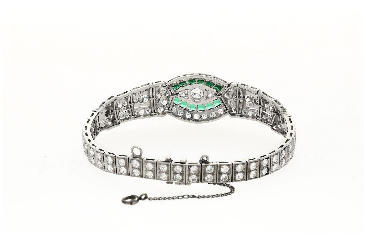 Vintage Art Deco Old Euro Cut Diamond and Emerald Bracelet in Platinum In Excellent Condition For Sale In Miami, FL