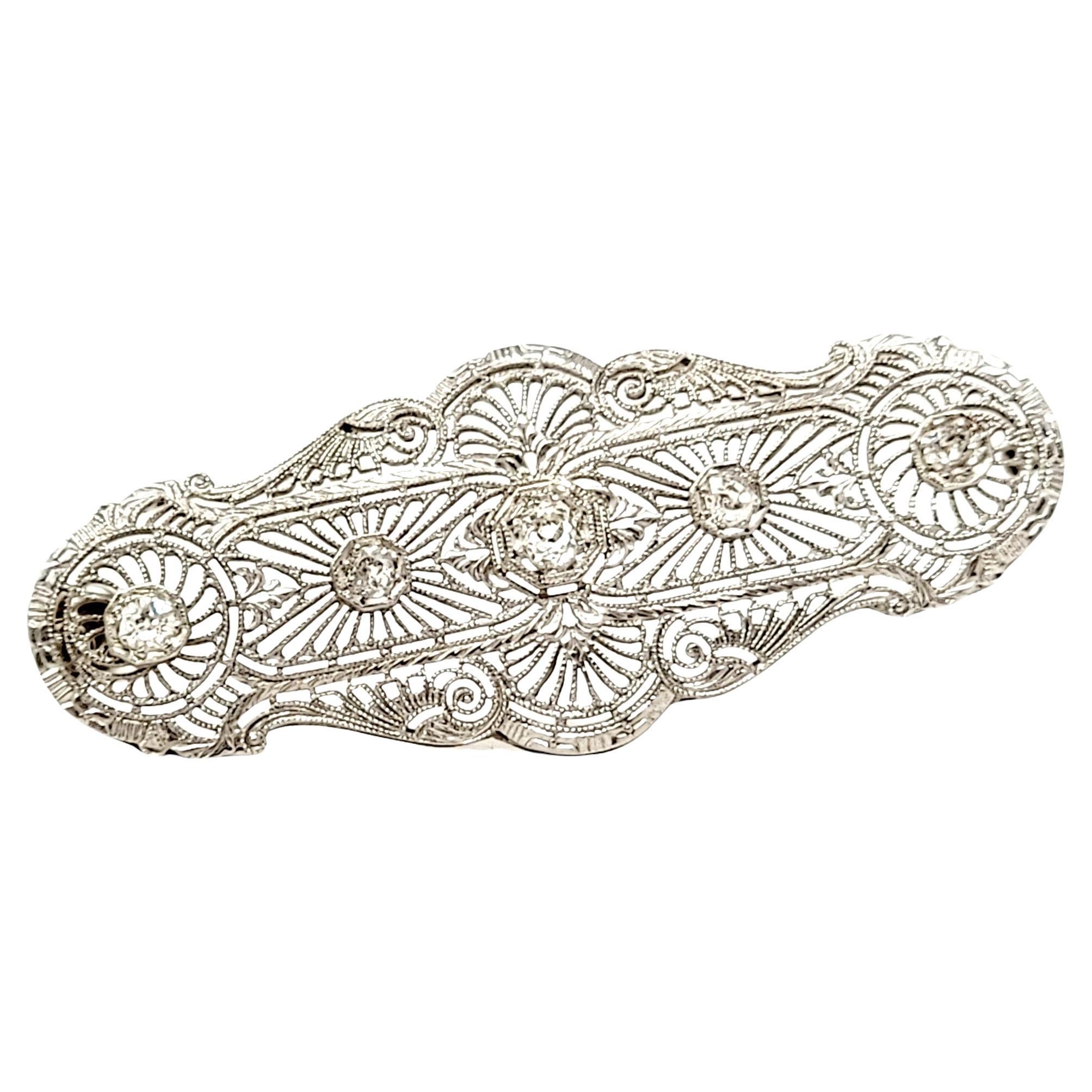 Broche de filigrana de diamantes talla antigua Art Decó de oro blanco de 14 quilates en venta