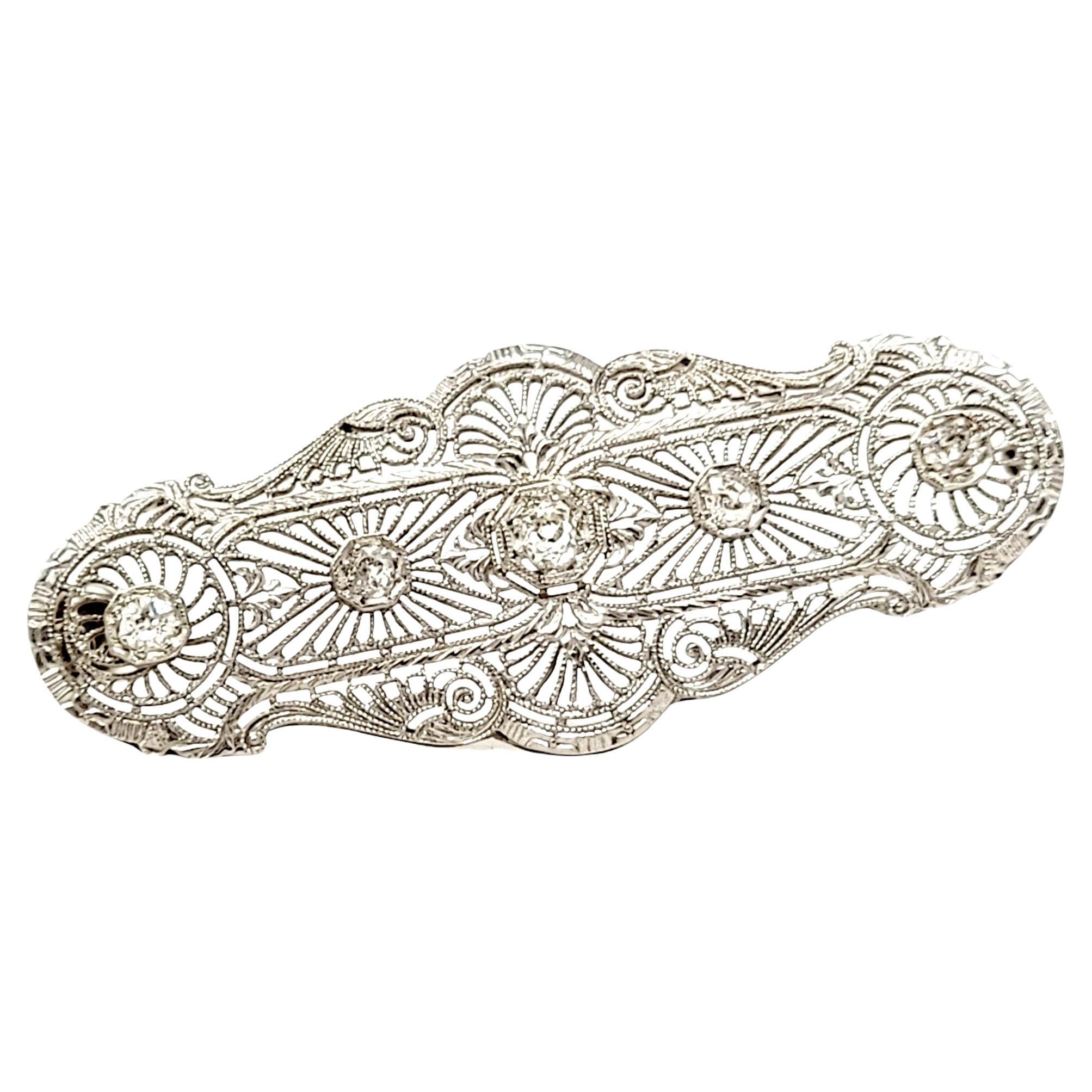 Broche filigrane Art déco vintage en or blanc 14 carats avec diamants taille vieille mine