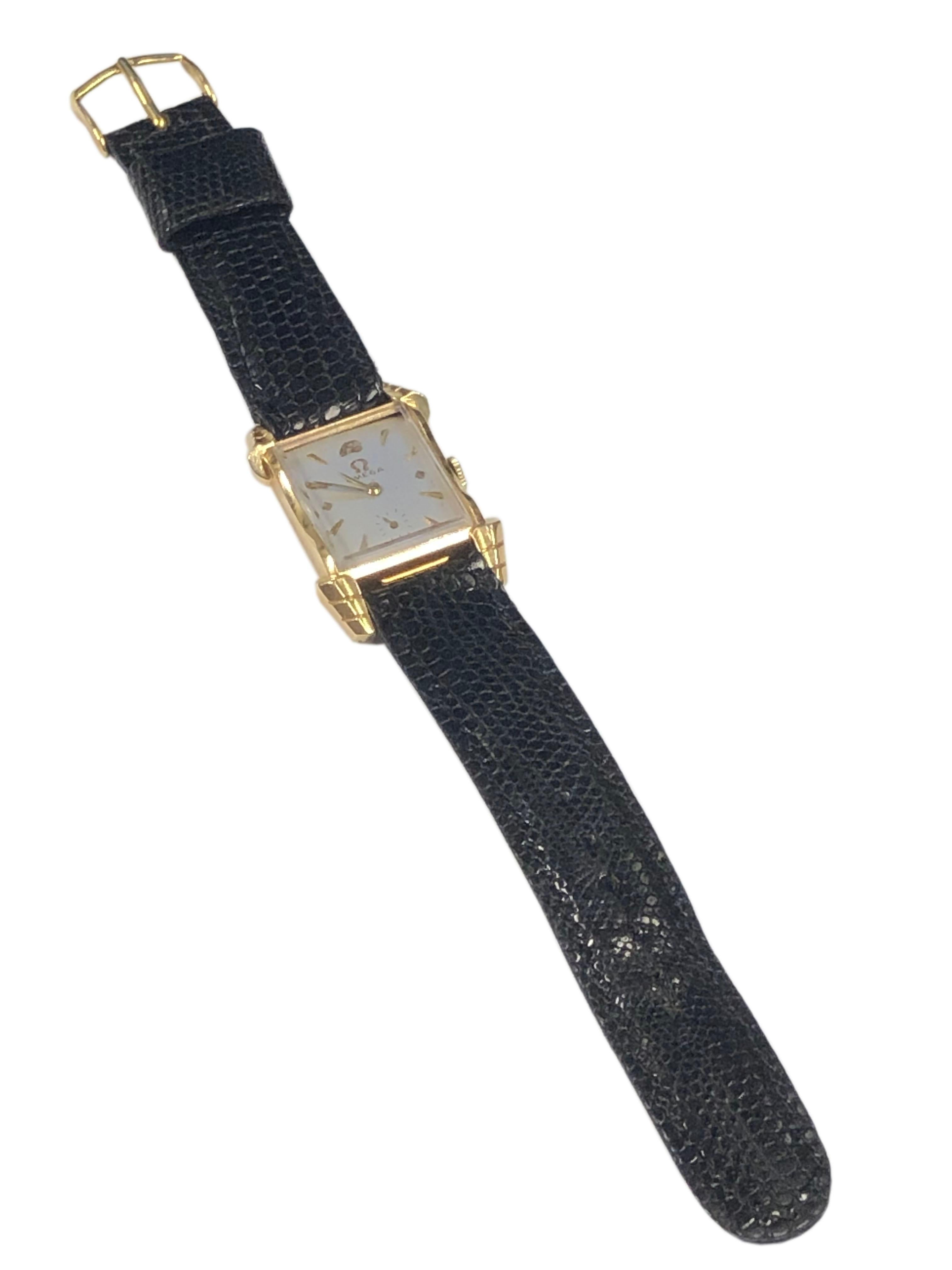 Omega Montre-bracelet mécanique Art déco vintage en or jaune avec cadran mécanique en vente 1