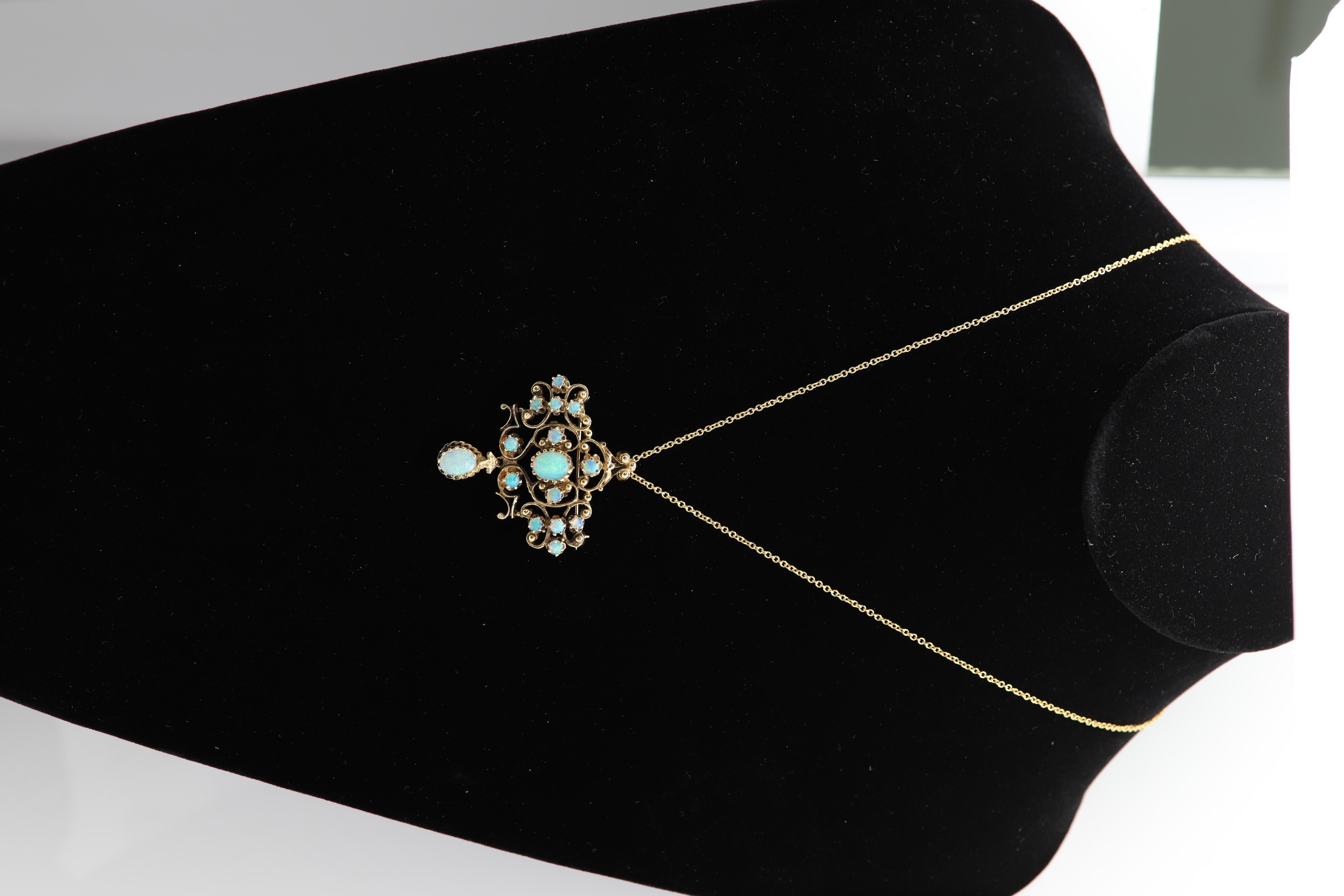 Vintage Art Deco Opal Necklace 14 Karat Gold Brooch pin necklace 1940.'s In Good Condition For Sale In Brooklyn, NY