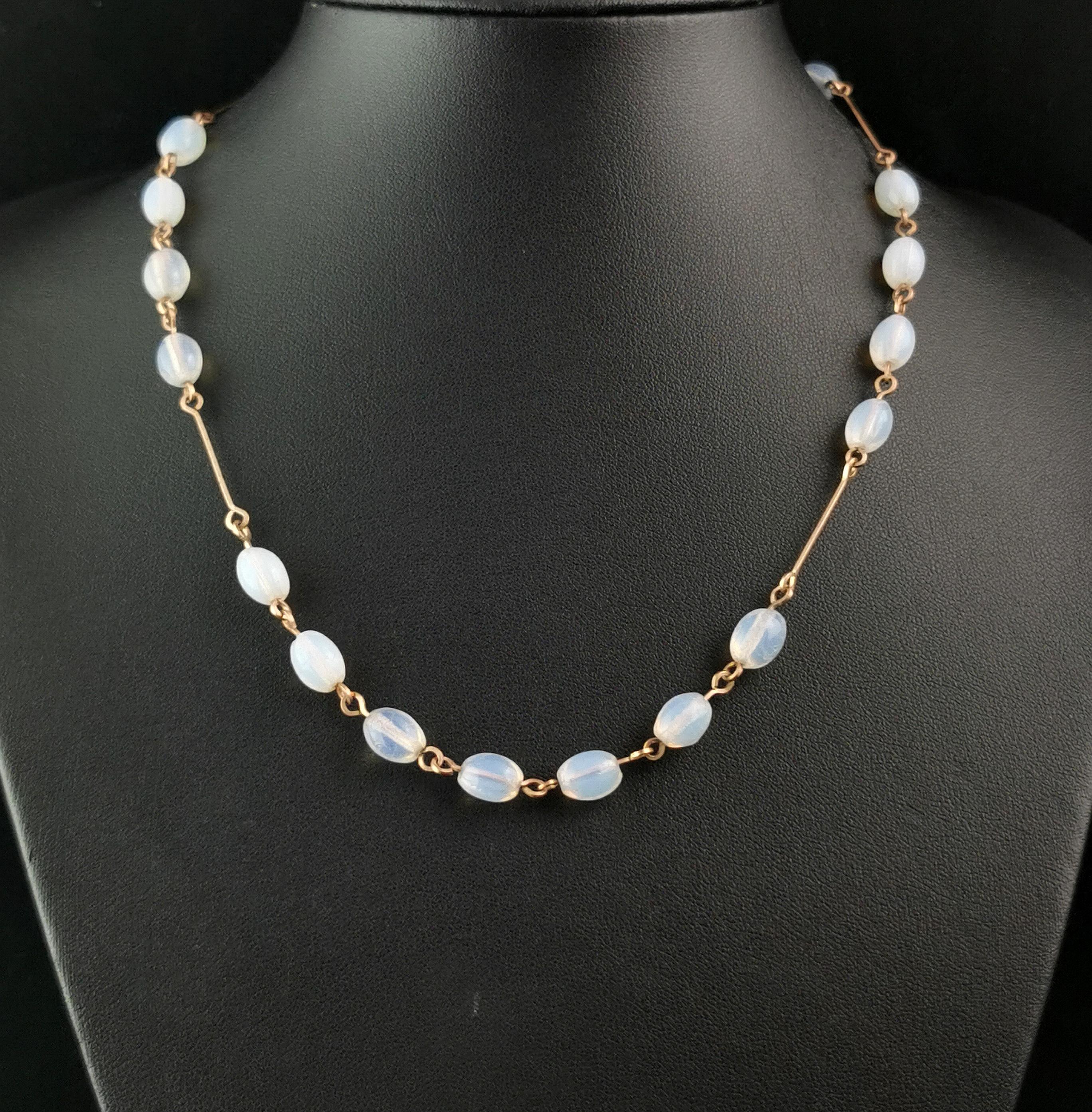 Collier de perles en verre opalin Art déco vintage  État moyen - En vente à NEWARK, GB