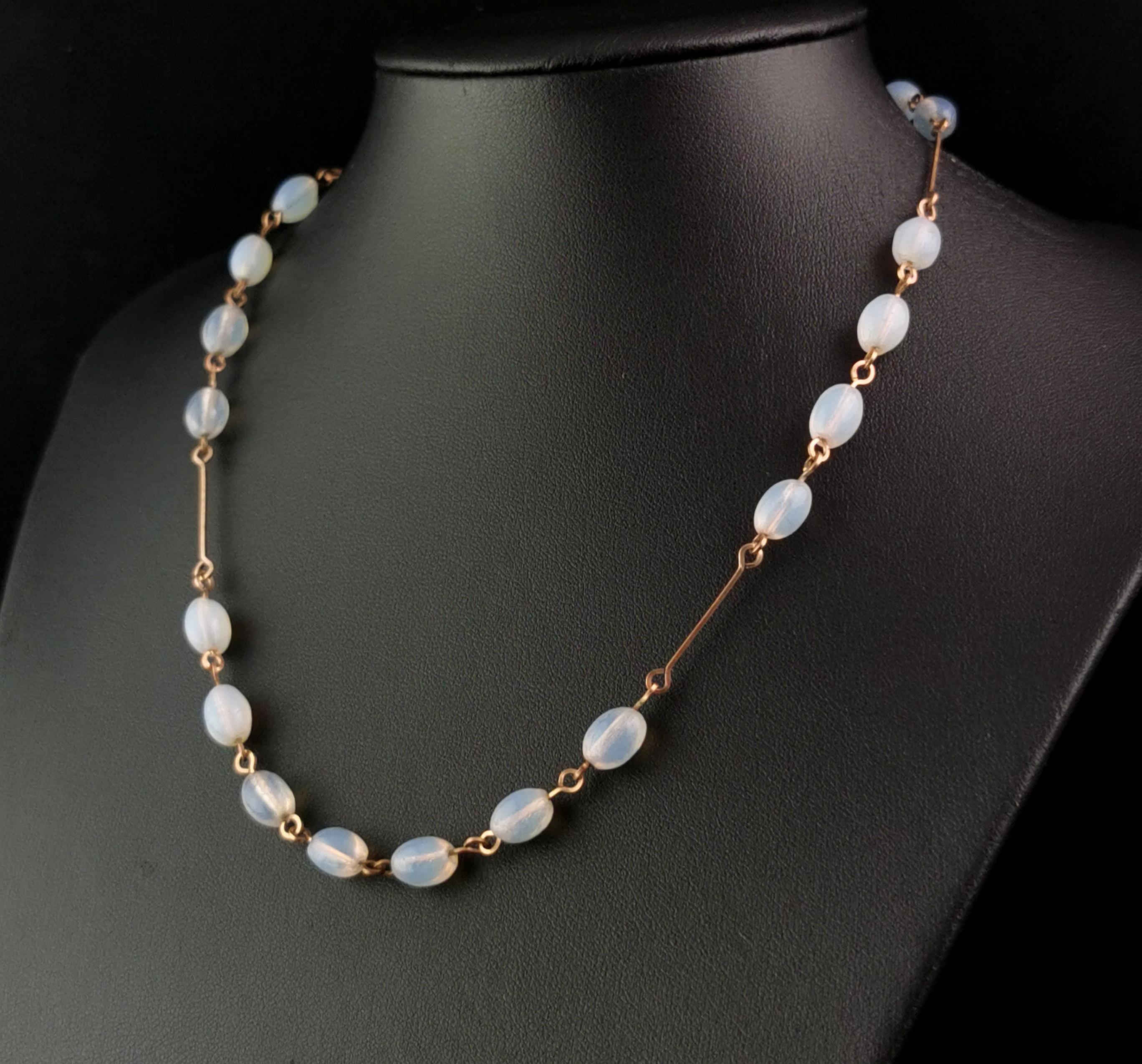 Vintage Art Deco opaline glass bead necklace  In Fair Condition For Sale In NEWARK, GB