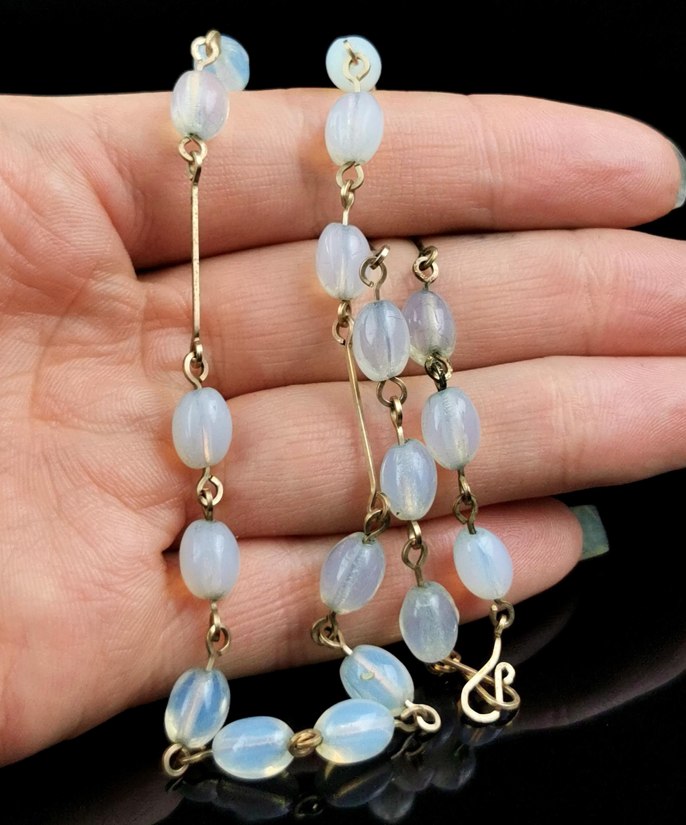 Vintage Art Deco opaline glass bead necklace  For Sale 1