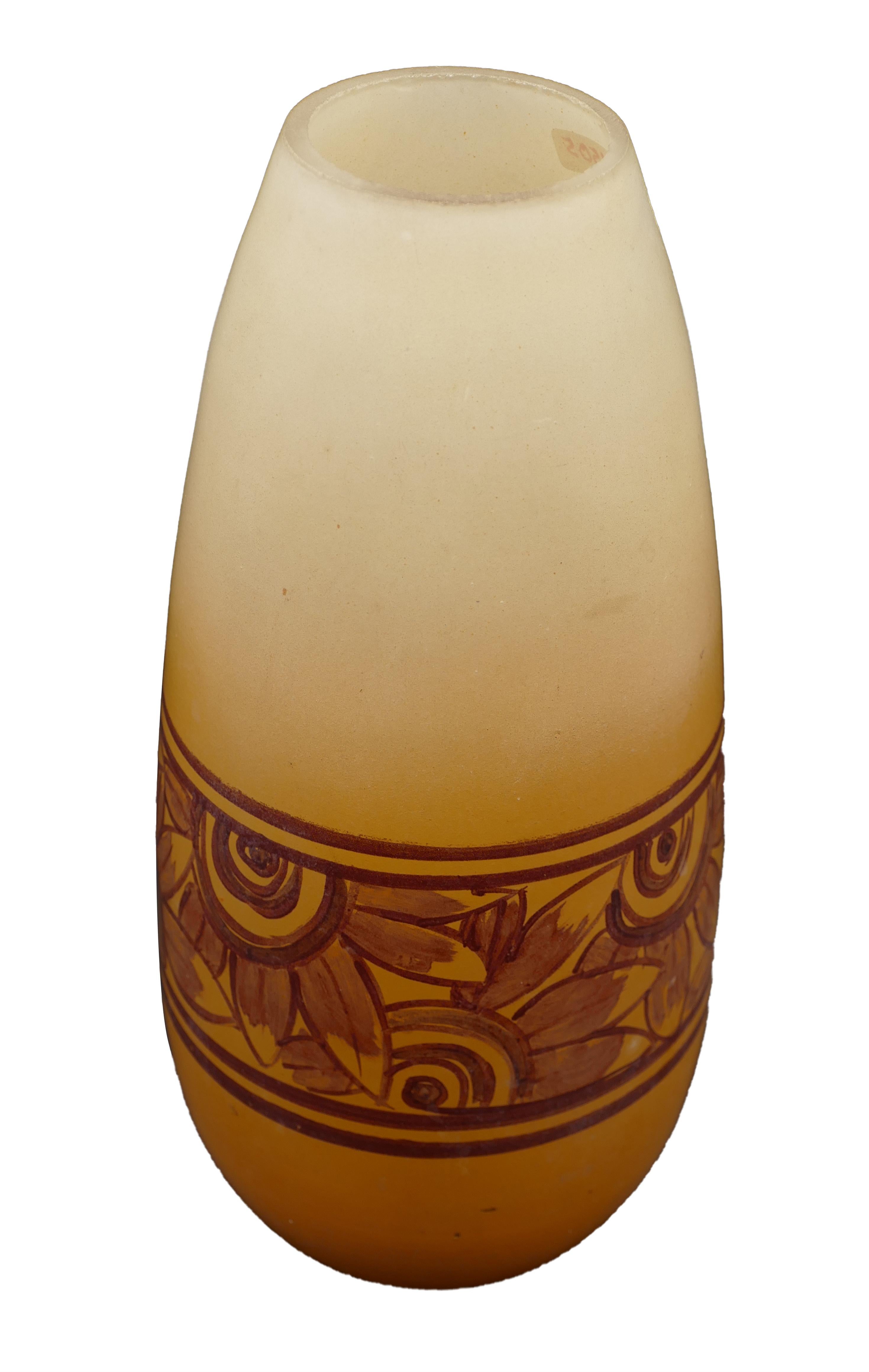 Art Deco orange vase is an original decorative object realized between the 1920s and 1930s.

Original opaque glass.

Made in France. 

Excellent conditions. 

Beautiful vase in opaque French glass made with an orange color that presents a