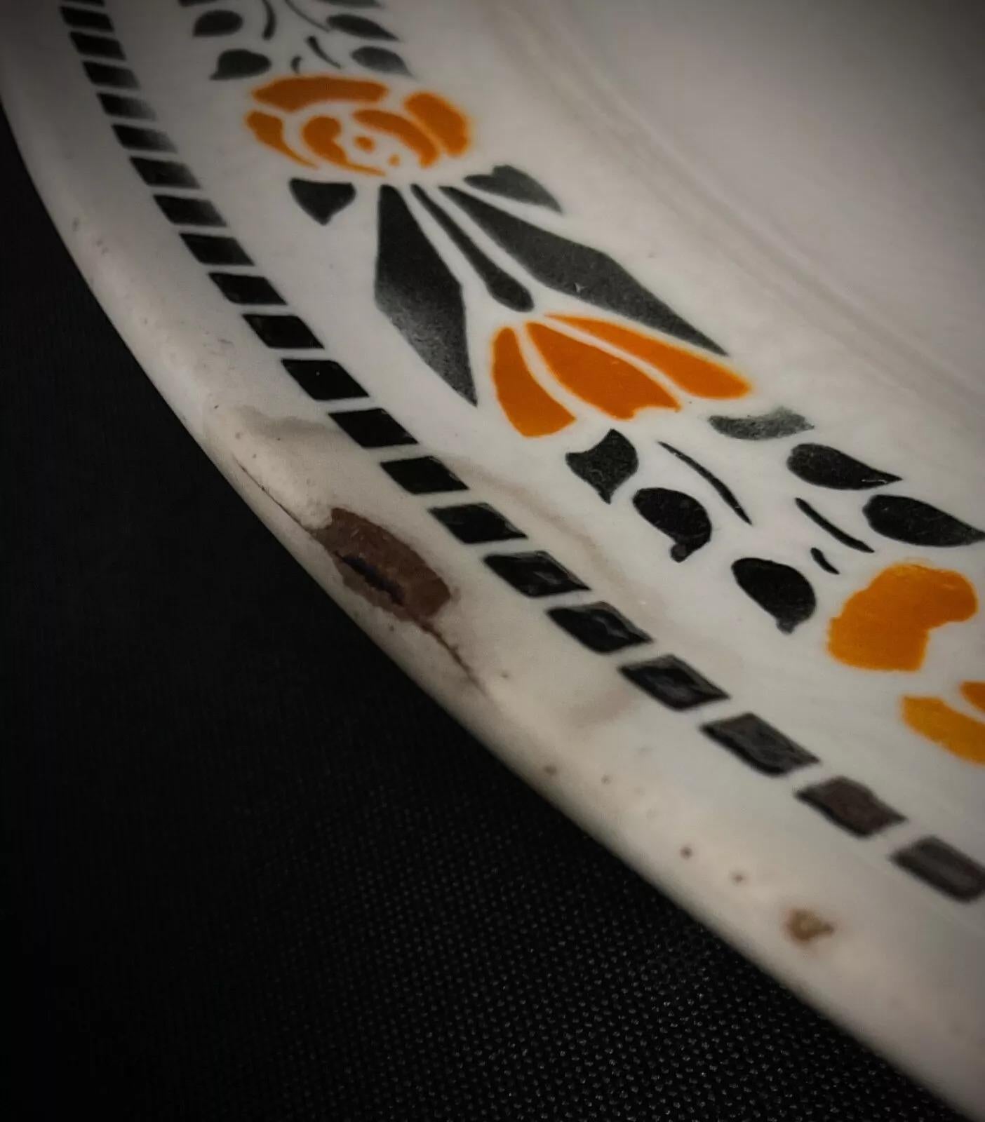 This charming Art Deco oval platter from the 1920s, crafted by the renowned Badonviller ceramic company in France, features the 