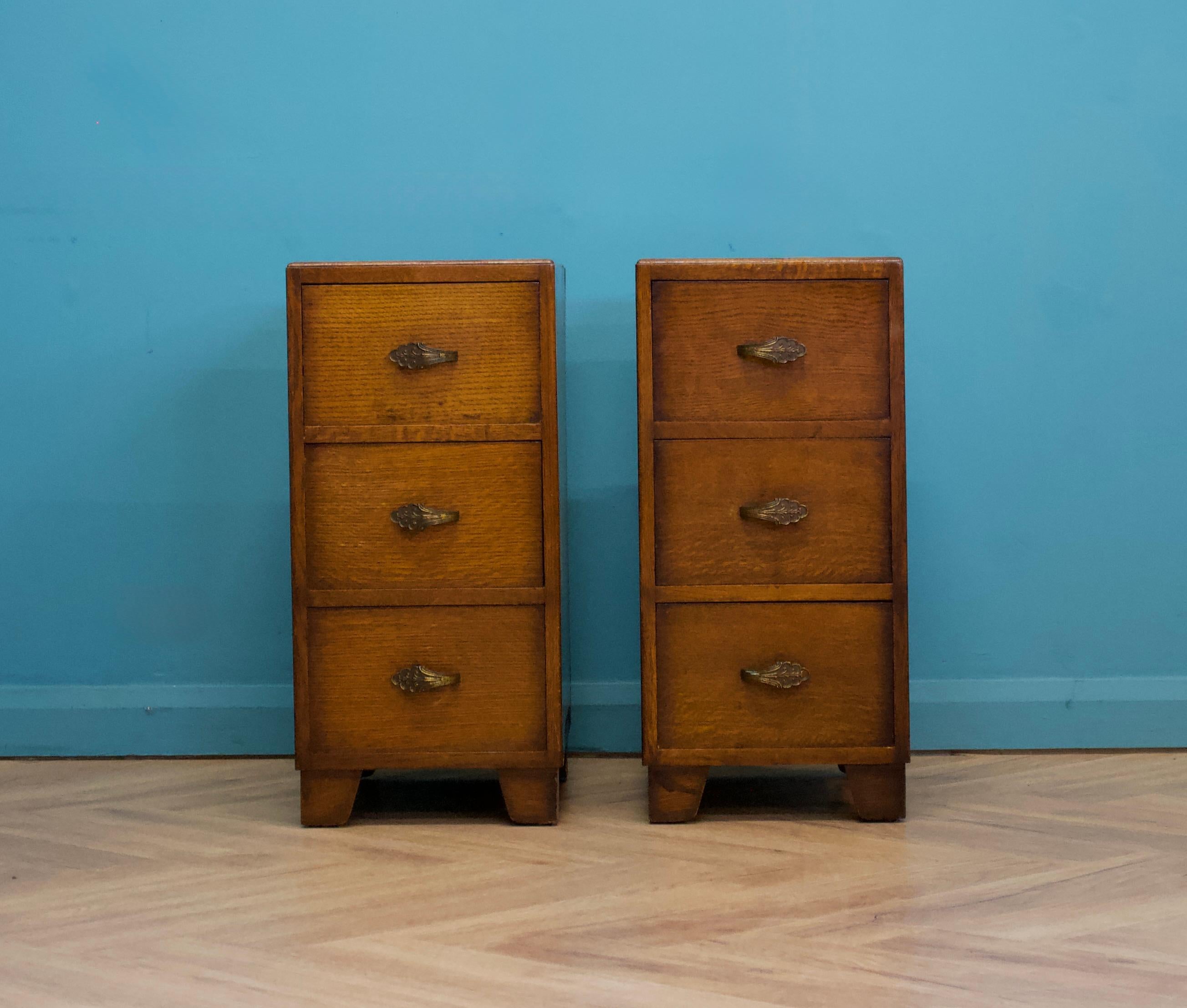 Art déco Paire de chevets Art Déco vintage en chêne à la manière de Heals, années 1930 en vente