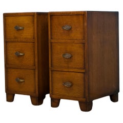 Paire de chevets Art Déco vintage en chêne à la manière de Heals, années 1930