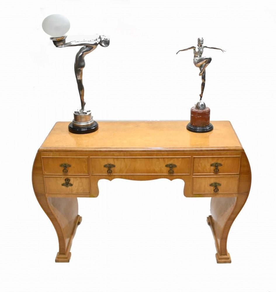 Classic vintage art deco desk in satinwbirch
Features orginal drop handles and shaped sides
circa 1930
Great period piece of clean art deco
Viewings available by appointment
Offered in great shape ready for home use right away
We ship to every
