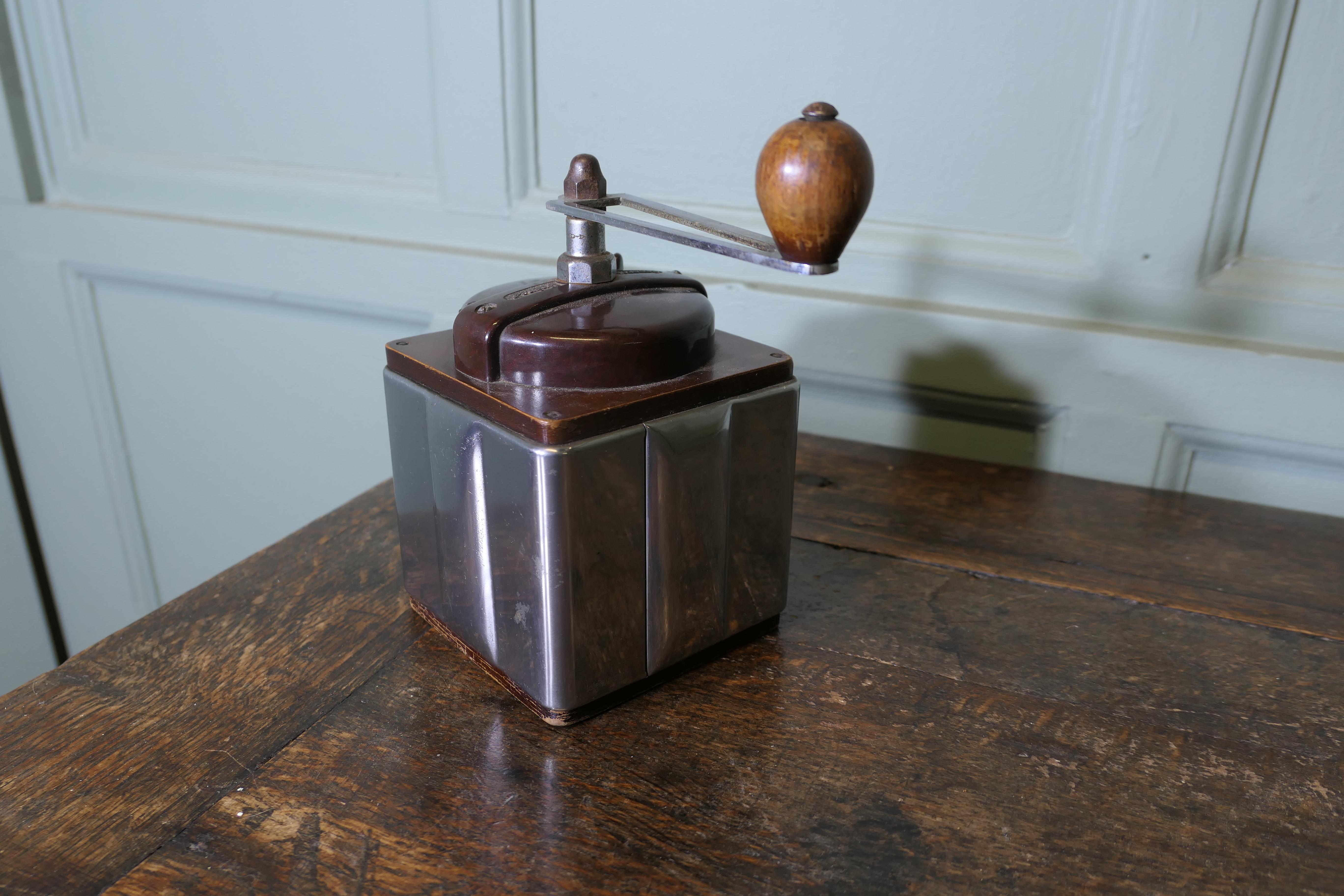 Metà XX secolo Macinacaffè d'epoca in stile Art déco Peugeot Freres in vendita