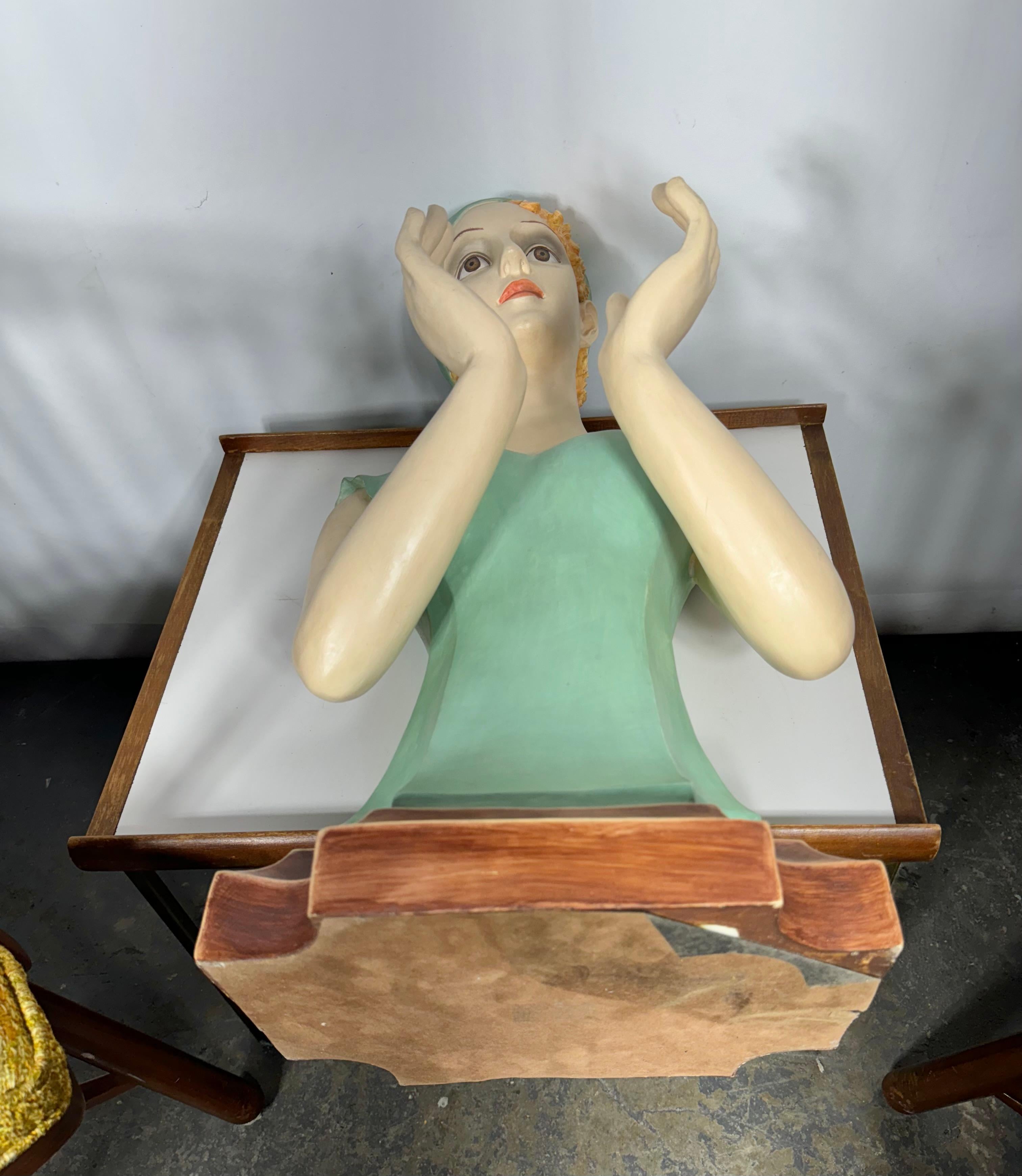 Maniquí de medio torso femenino de escayola Art Decó Vintage. Almacén Pellitier en venta 3