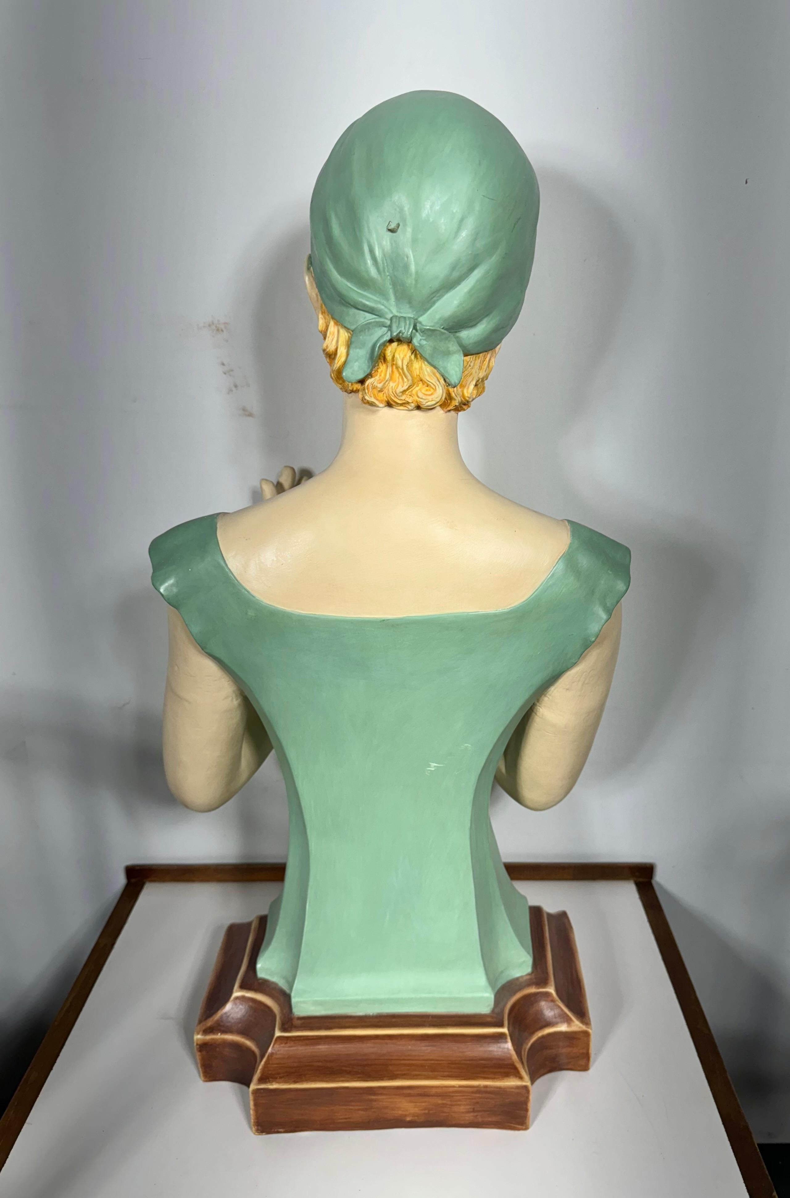 Maniquí de medio torso femenino de escayola Art Decó Vintage. Almacén Pellitier Yeso en venta