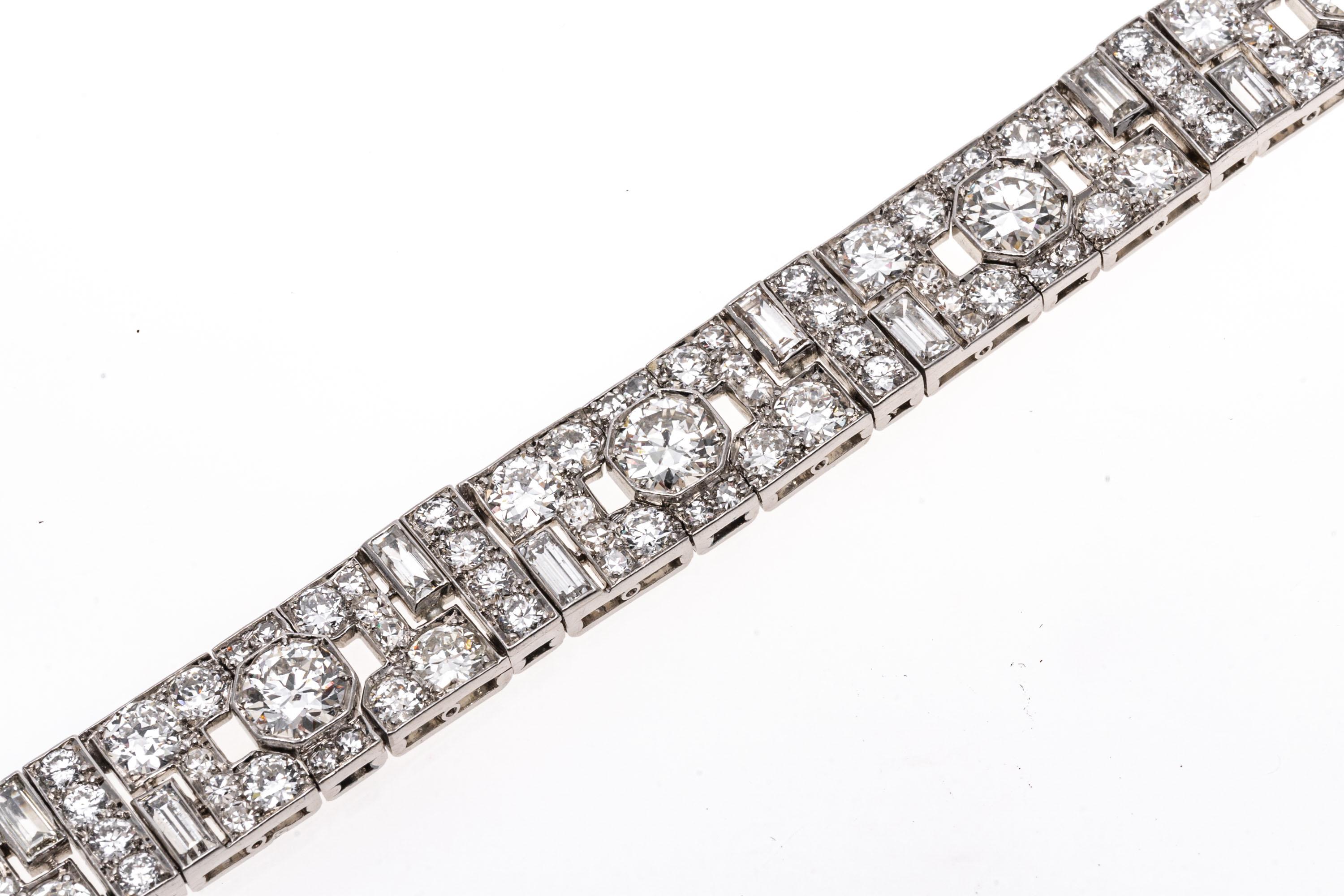 Art Deco Vintage Platinum and Diamond Line Bracelet, Approximately 9.15 TCW In Good Condition In Southport, CT