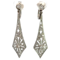 Boucles d'oreilles pendantes vintage Art of Vintage en platine et diamants