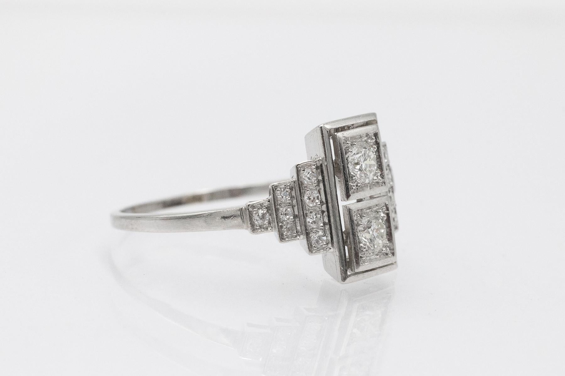 Taglio antico europeo Anello vintage Art Deco in platino con diamanti antichi di taglio Brilliante anni '40 in vendita