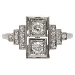 Anello vintage Art Deco in platino con diamanti antichi di taglio Brilliante anni '40