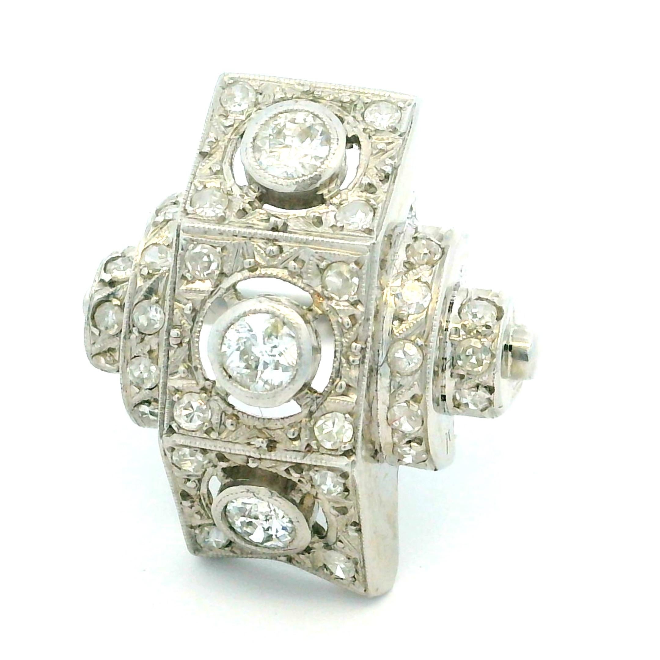 Vintage Art Deco Platin Diamantring mit Stufenschliff, Mitte des Jahrhunderts Modern im Angebot 4