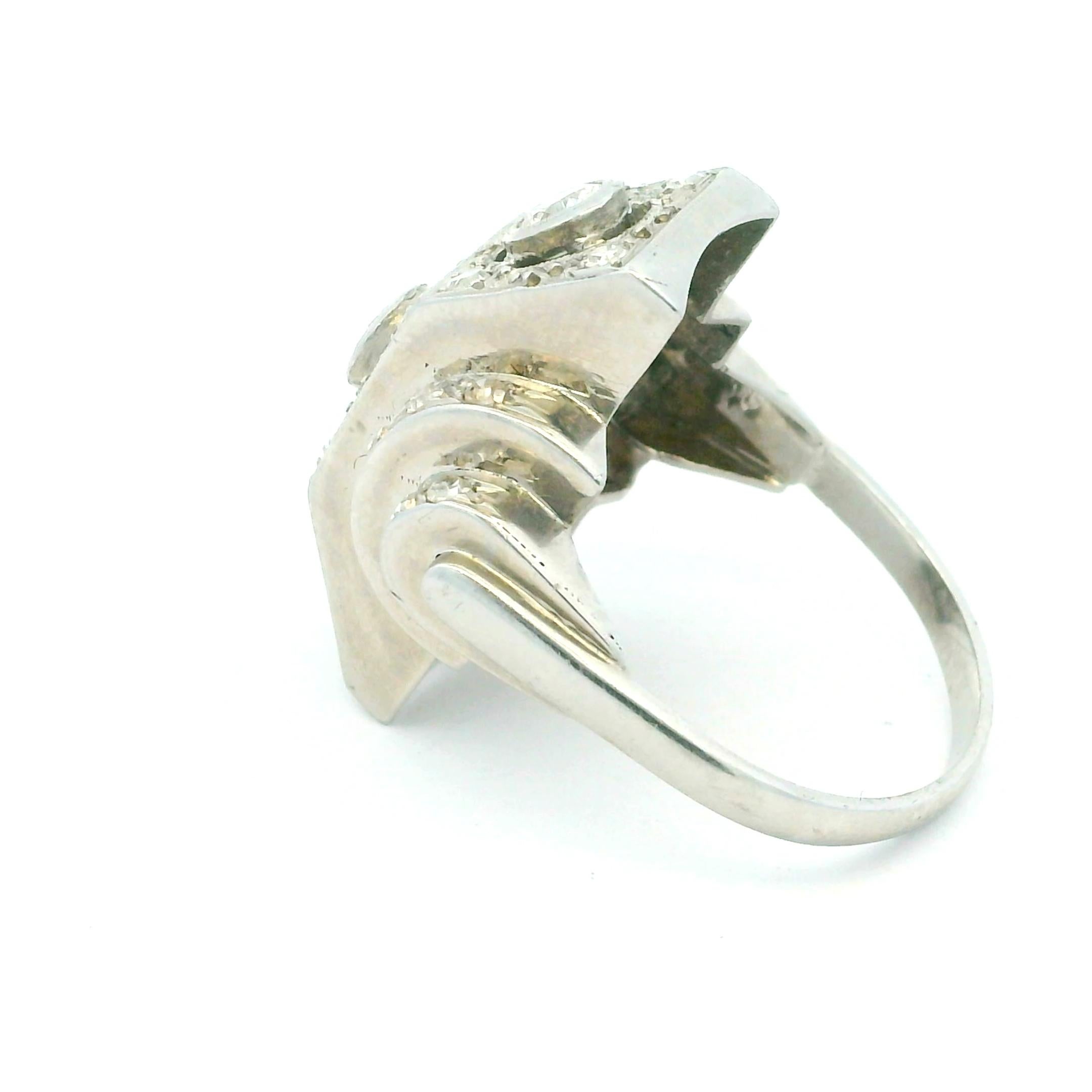 Vintage Art Deco Platin Diamantring mit Stufenschliff, Mitte des Jahrhunderts Modern im Angebot 8