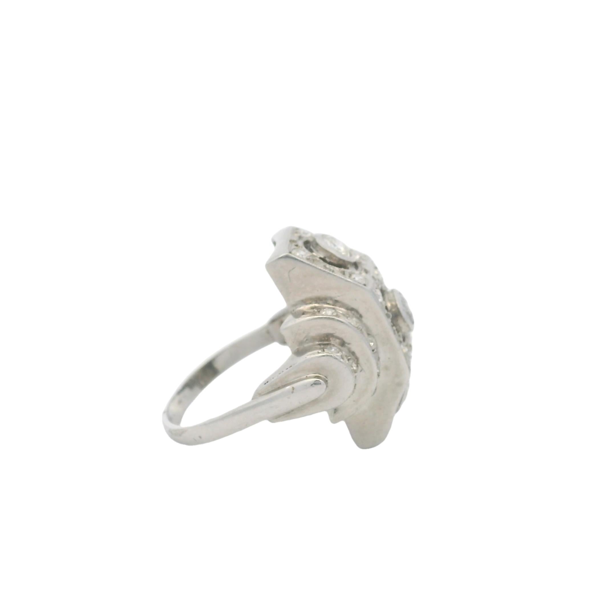Vintage Art Deco Platin Diamantring mit Stufenschliff, Mitte des Jahrhunderts Modern (Rundschliff) im Angebot