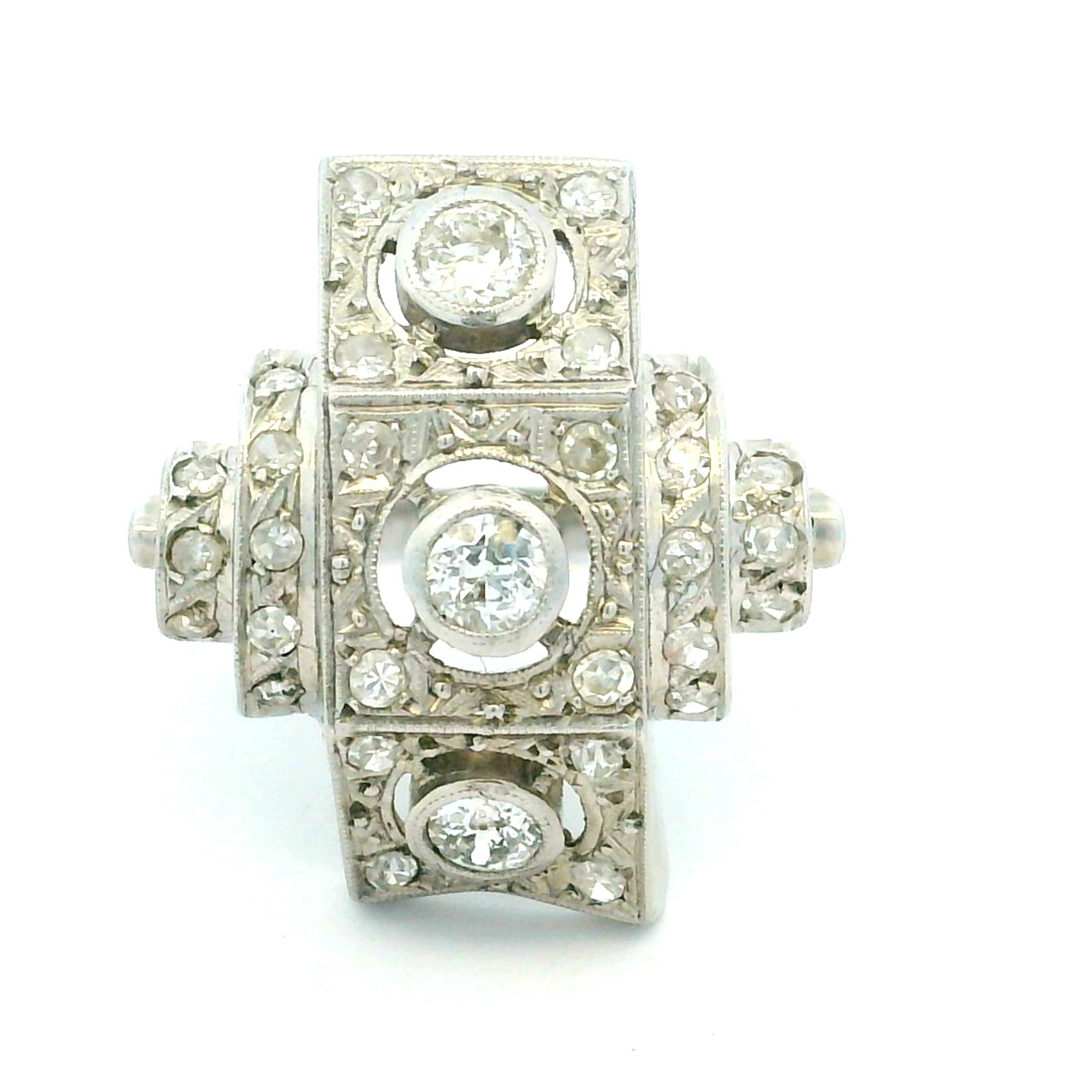 Vintage Art Deco Platin Diamantring mit Stufenschliff, Mitte des Jahrhunderts Modern (Rundschliff) im Angebot