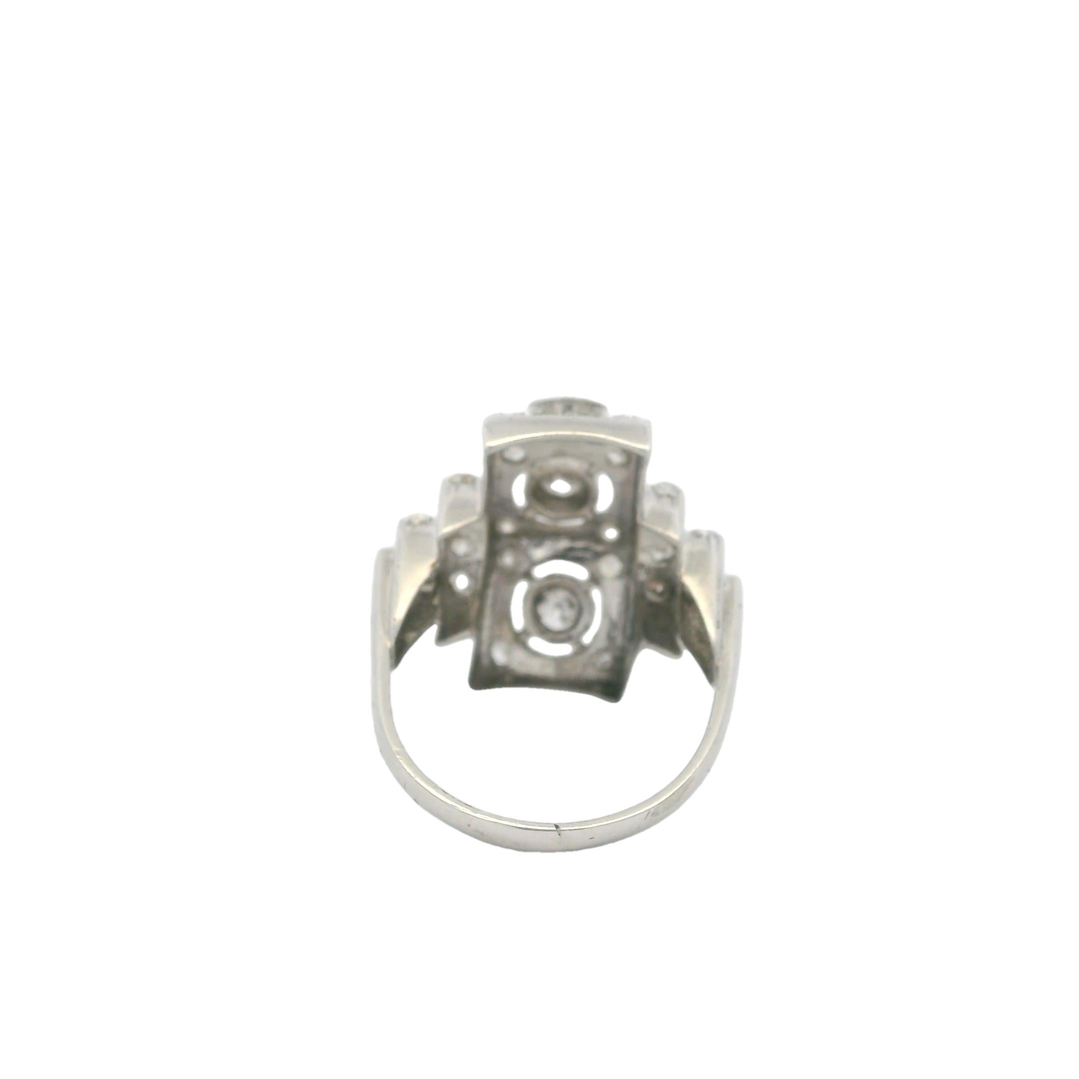 Vintage Art Deco Platin Diamantring mit Stufenschliff, Mitte des Jahrhunderts Modern im Zustand „Hervorragend“ im Angebot in Miami, FL