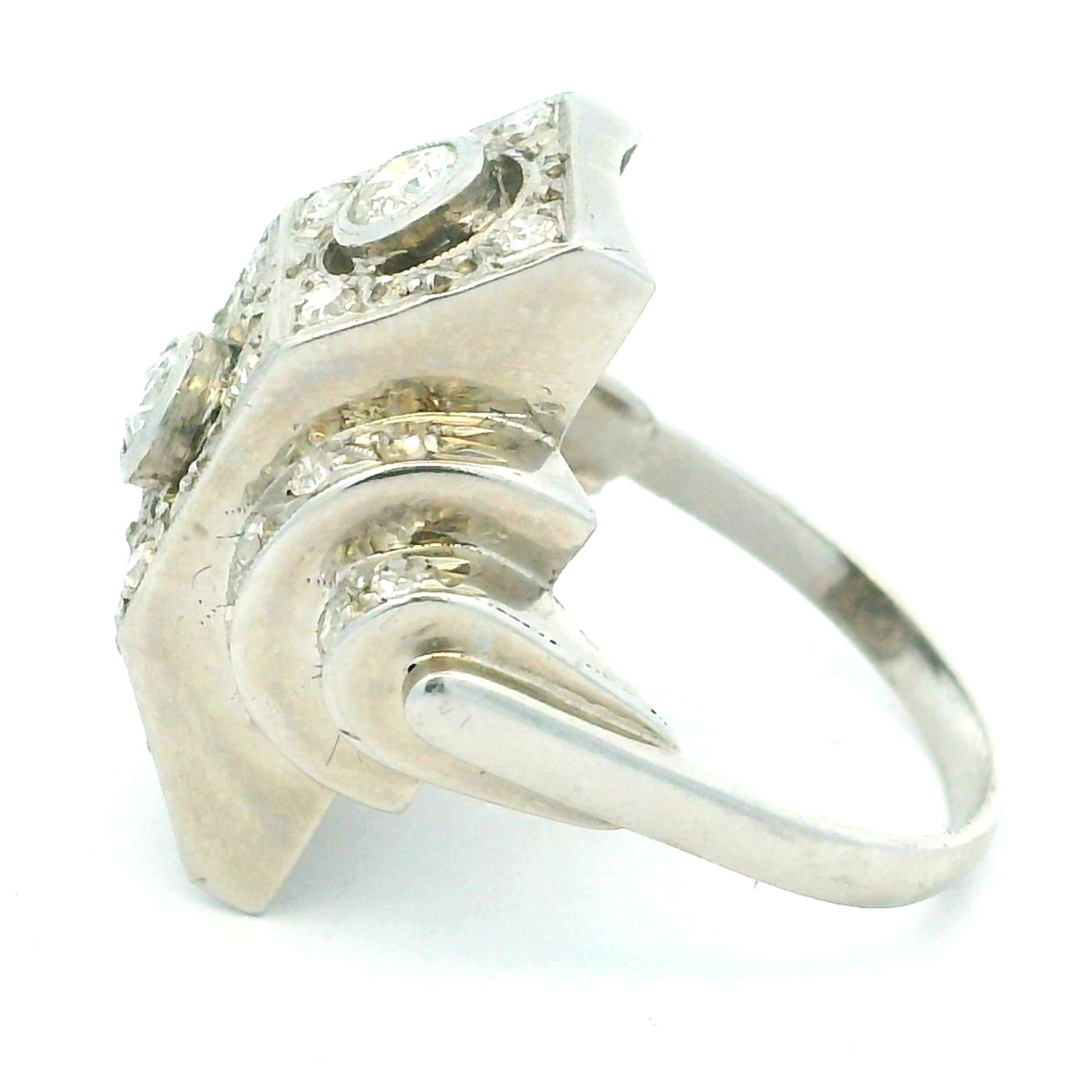 Vintage Art Deco Platin Diamantring mit Stufenschliff, Mitte des Jahrhunderts Modern im Angebot 2