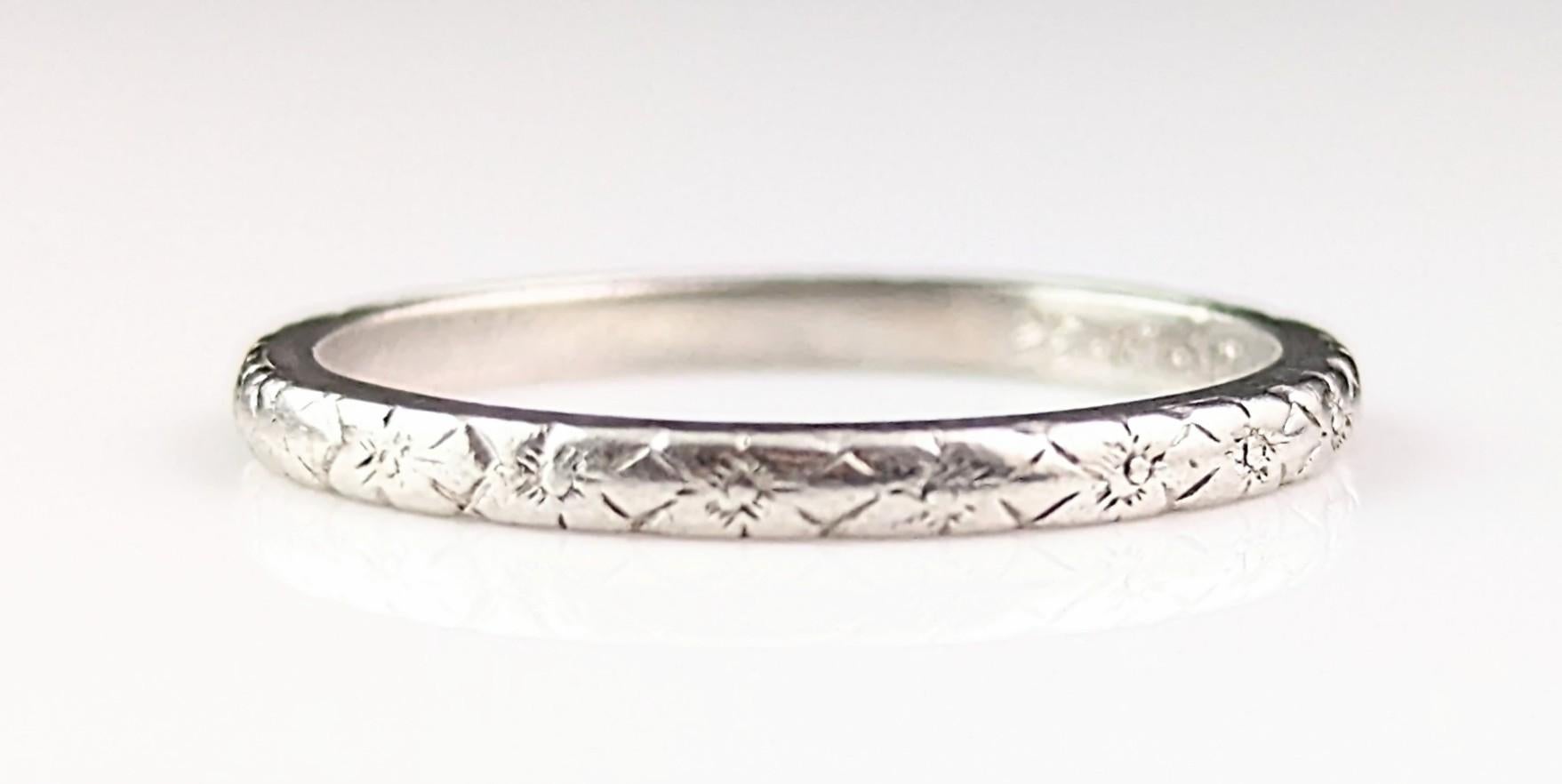 Vintage Art Deco platinum wedding band ring, Blossom engraved  For Sale 7