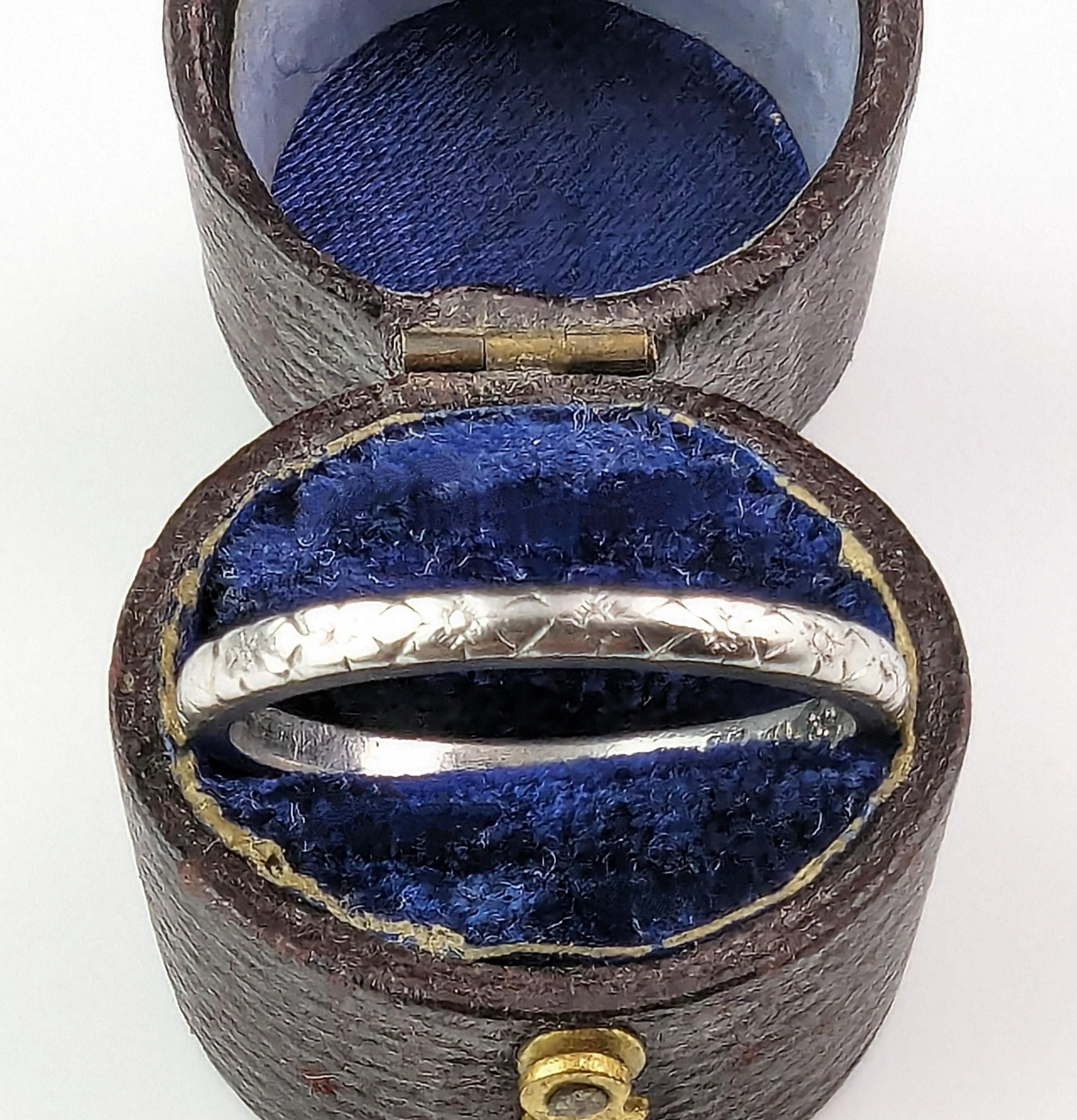 Vintage Art Deco platinum wedding band ring, Blossom engraved  For Sale 5