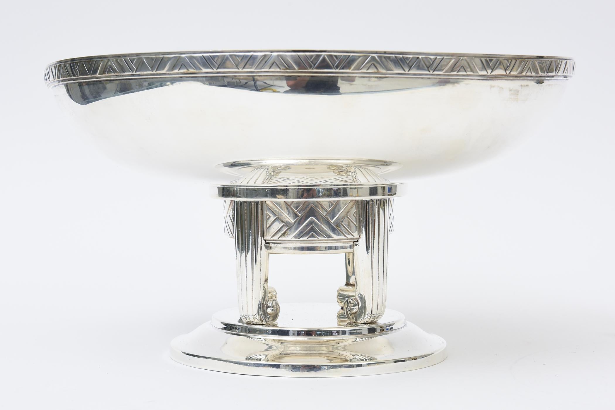 Vintage Art Deco Rare Hallmarked Apollo Silver-Plate Pedestal Bowl With Chevron In Good Condition For Sale In North Miami, FL