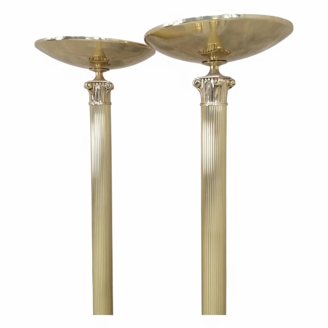 Paire de lampadaires torchères corinthiennes à colonne en laiton Art Déco Rembrandt en vente 1