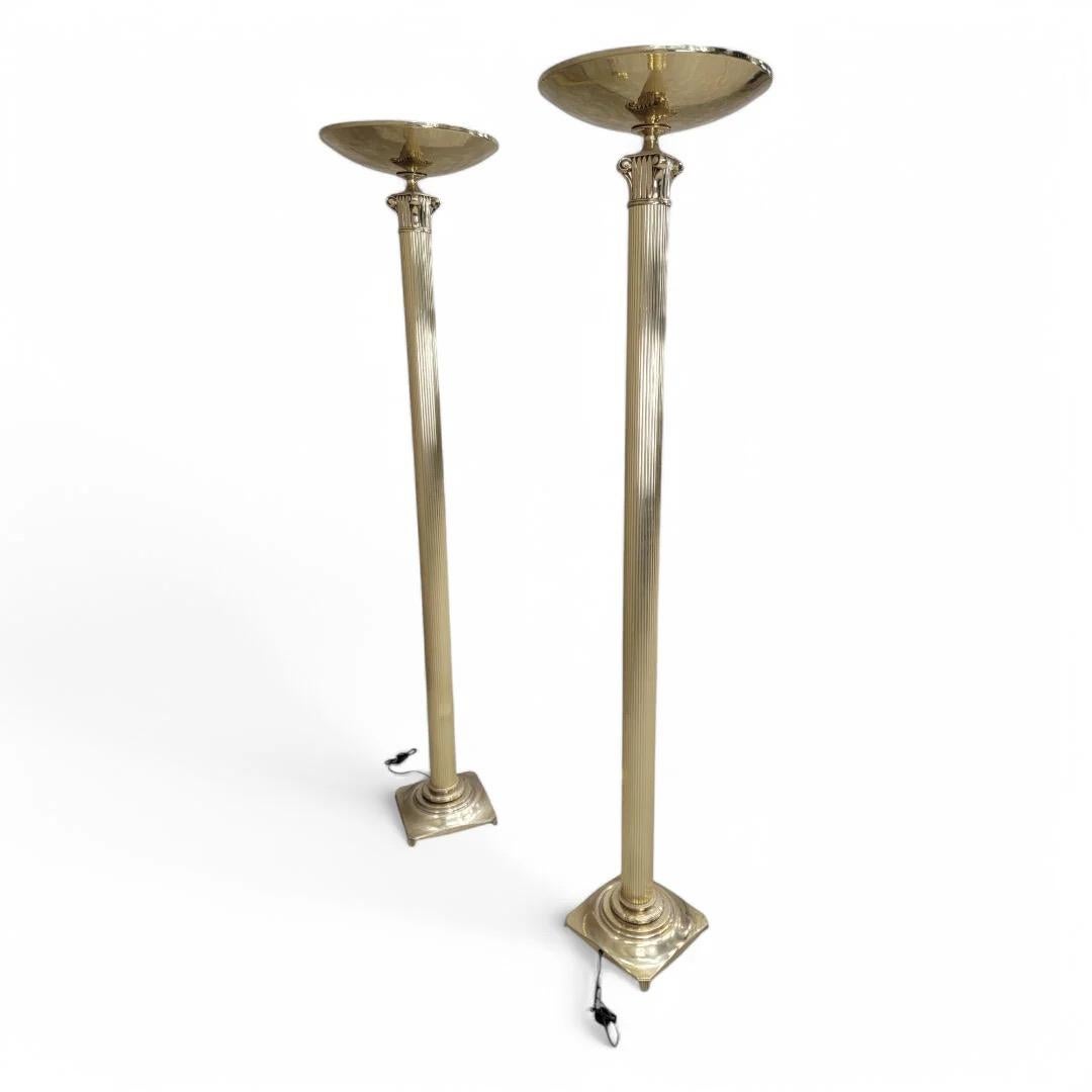 Paire de lampadaires torchères corinthiennes à colonne en laiton Art Déco Rembrandt en vente 2