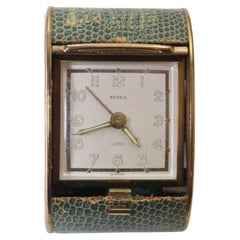 Reloj despertador de viaje Art Decó vintage Rensie de latón y piel de zapa verde Años 30