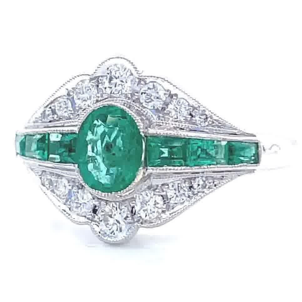 Vintage Art Deco Style Emerald Diamond 18 Karat White Gold Ring In Excellent Condition In Beverly Hills, CA