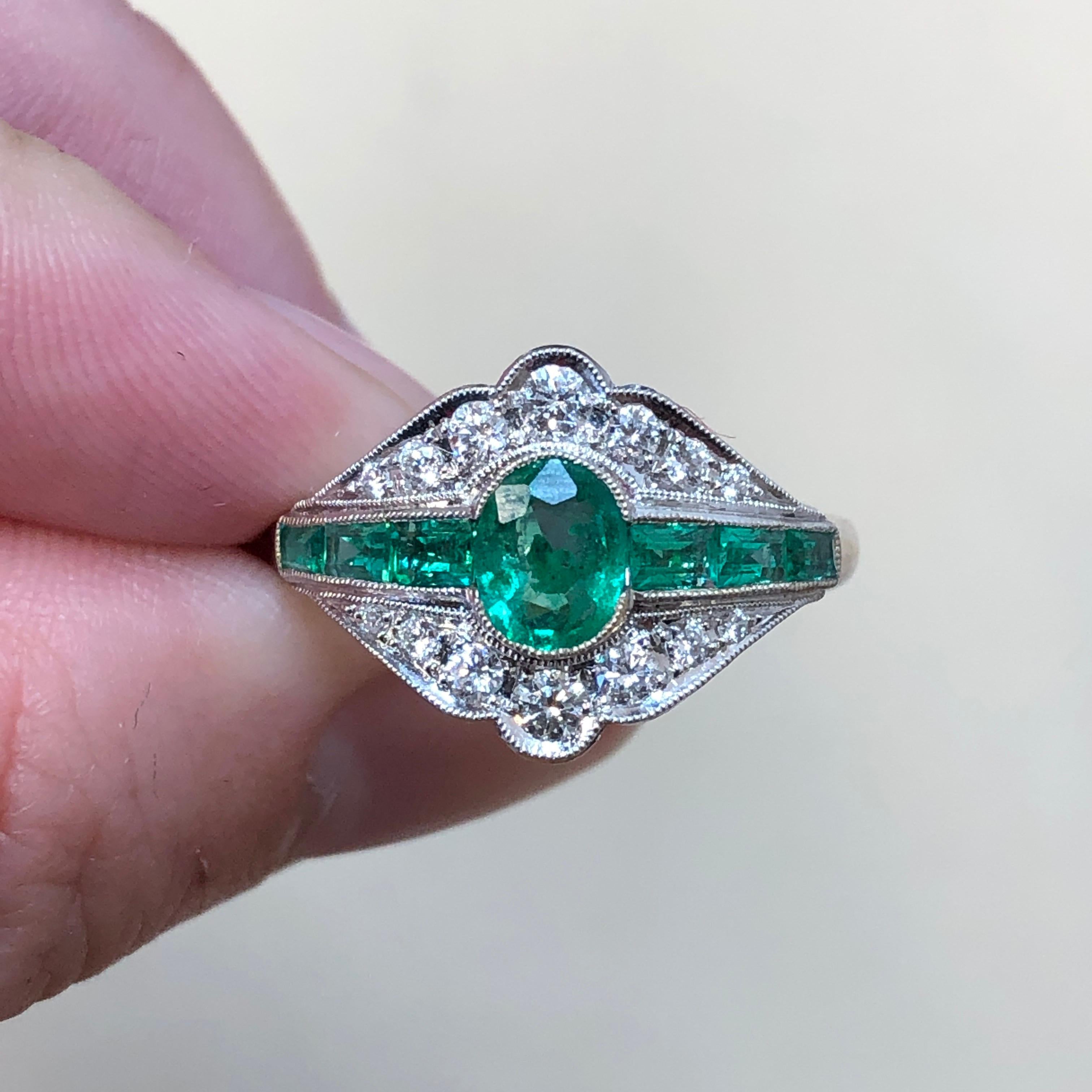 Vintage Art Deco Style Emerald Diamond 18 Karat White Gold Ring 1