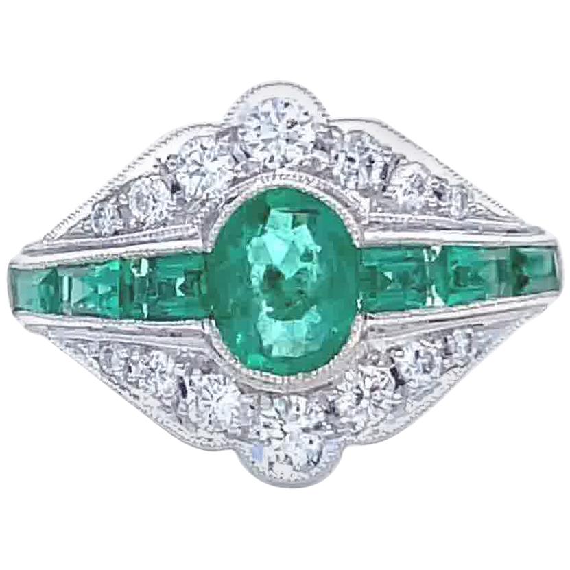 Vintage Art Deco Style Emerald Diamond 18 Karat White Gold Ring