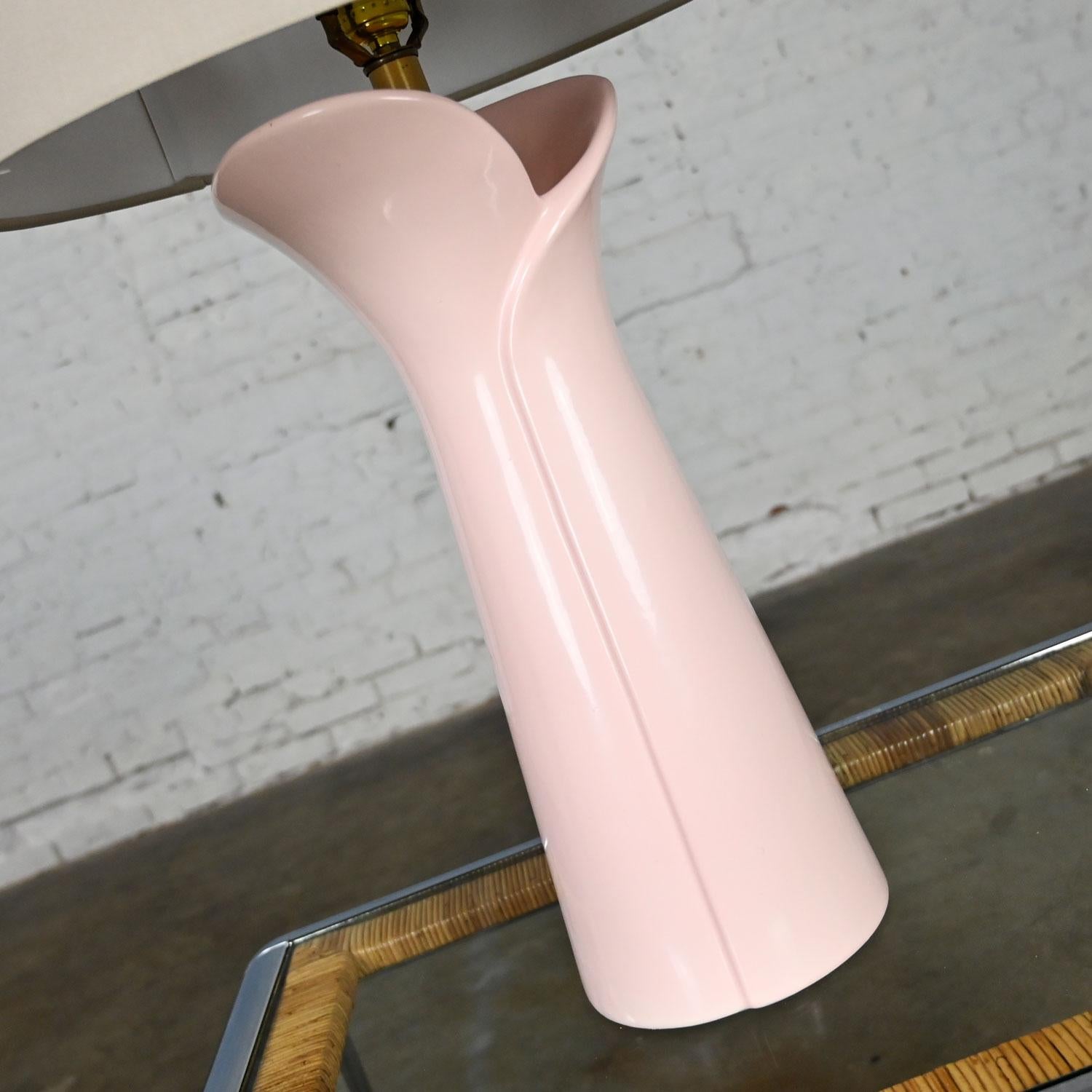 Vintage Art Deco Revival & Hollywood Regency Pink Lily-Like Modern Table Lamp 4