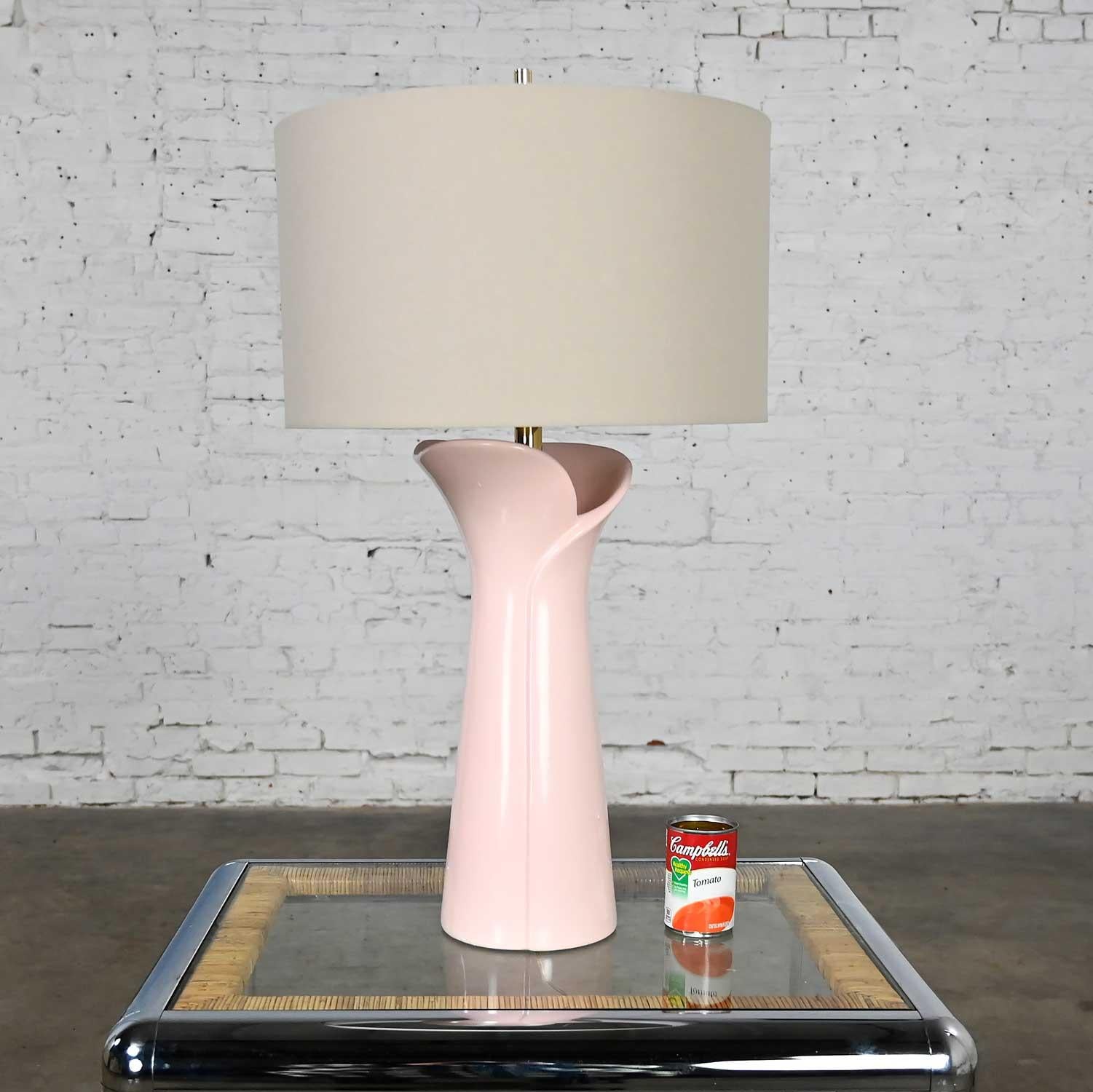 Vintage Art Deco Revival & Hollywood Regency Pink Lily-Like Modern Table Lamp 7