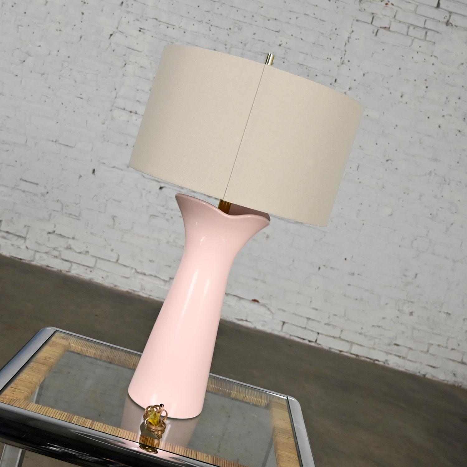 Unknown Vintage Art Deco Revival & Hollywood Regency Pink Lily-Like Modern Table Lamp