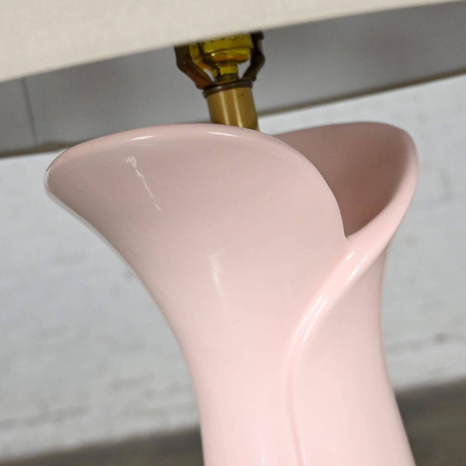 Vintage Art Deco Revival & Hollywood Regency Pink Lily-Like Modern Table Lamp 1