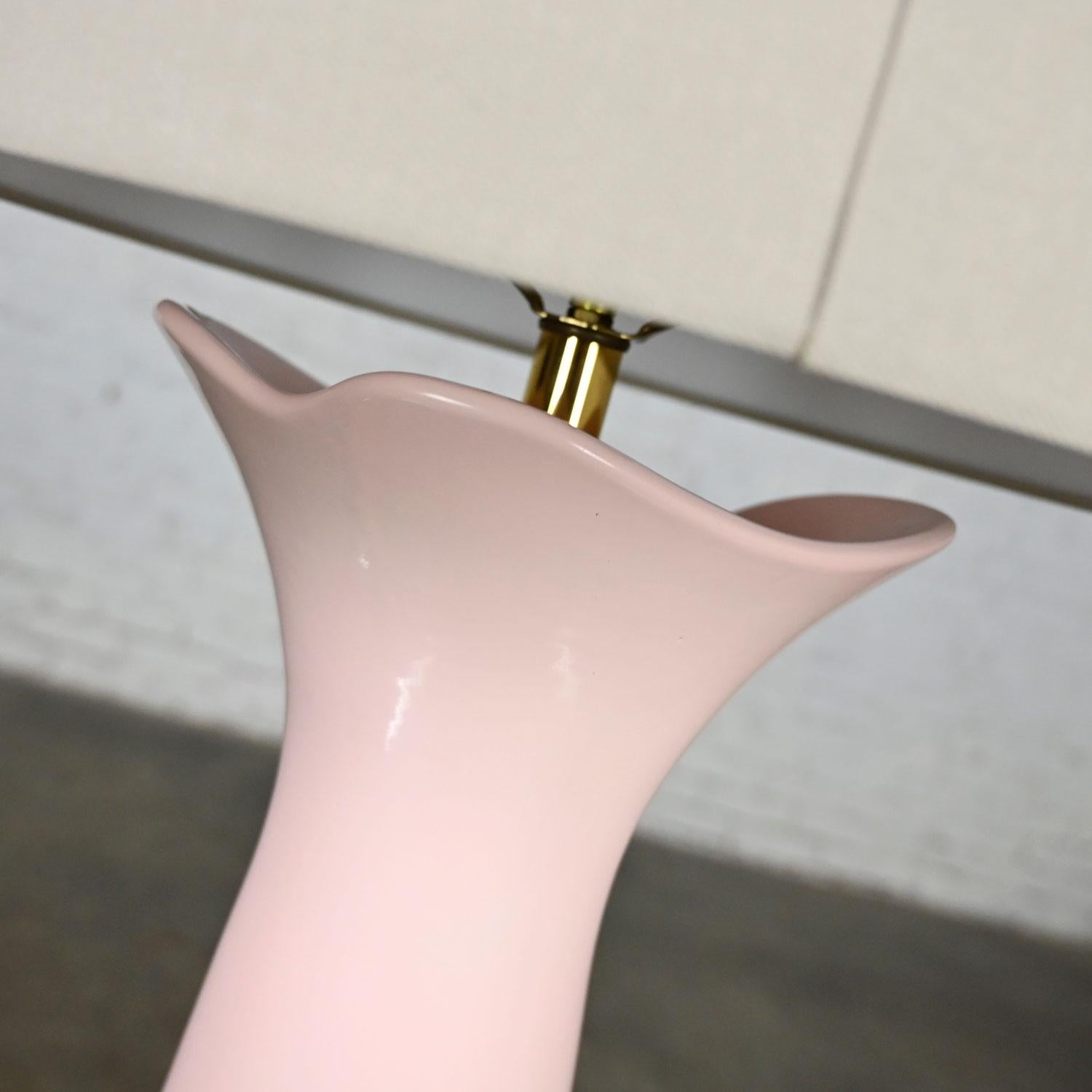 Vintage Art Deco Revival & Hollywood Regency Pink Lily-Like Modern Table Lamp 2