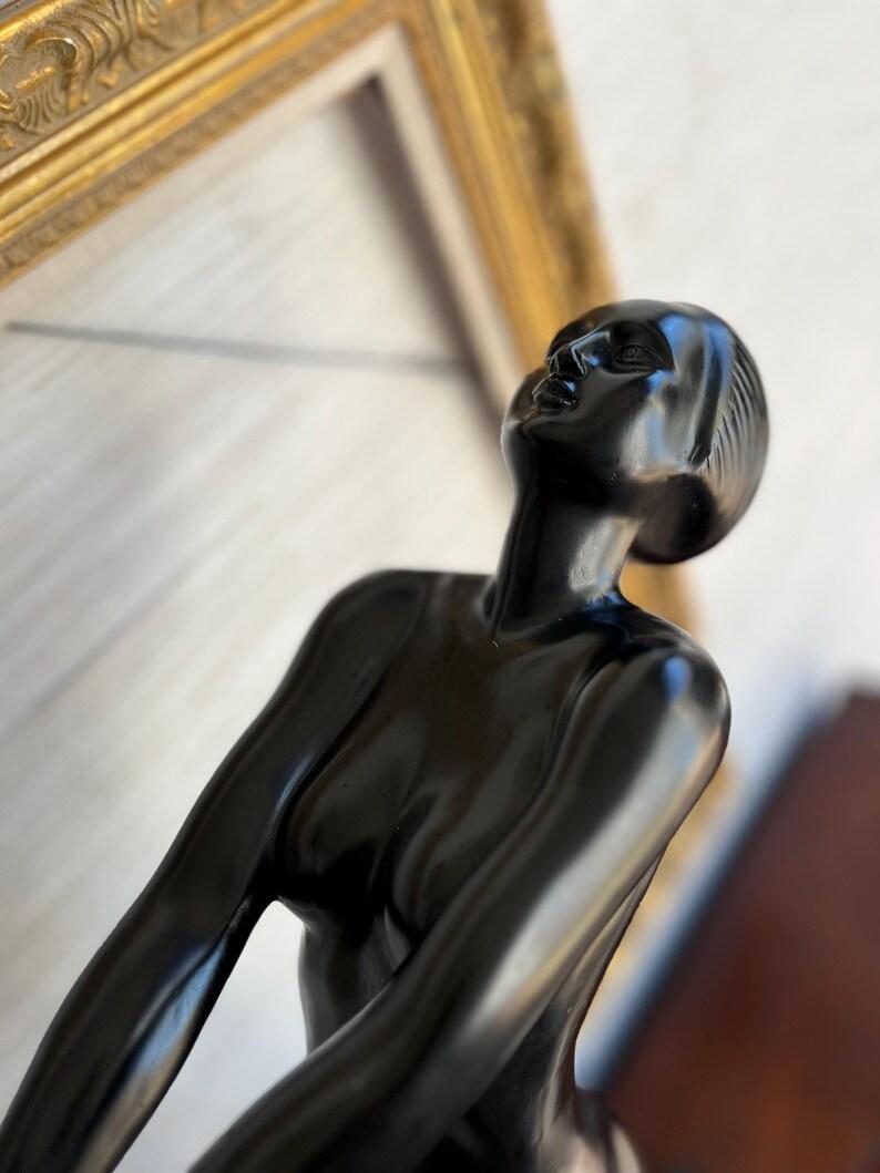 Vintage Art Deco Revival Nude Frau Stretching Kugellampe, Vintage im Angebot 2