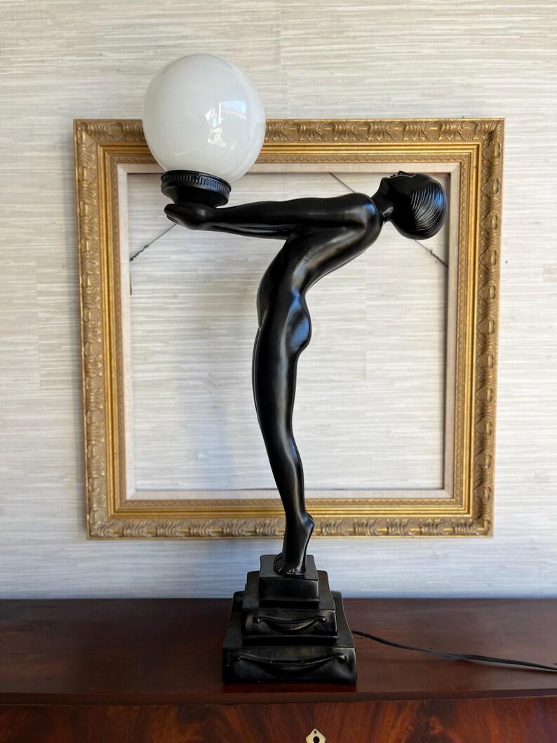 Vintage Art Deco Revival Nude Frau Stretching Kugellampe, Vintage im Angebot 3