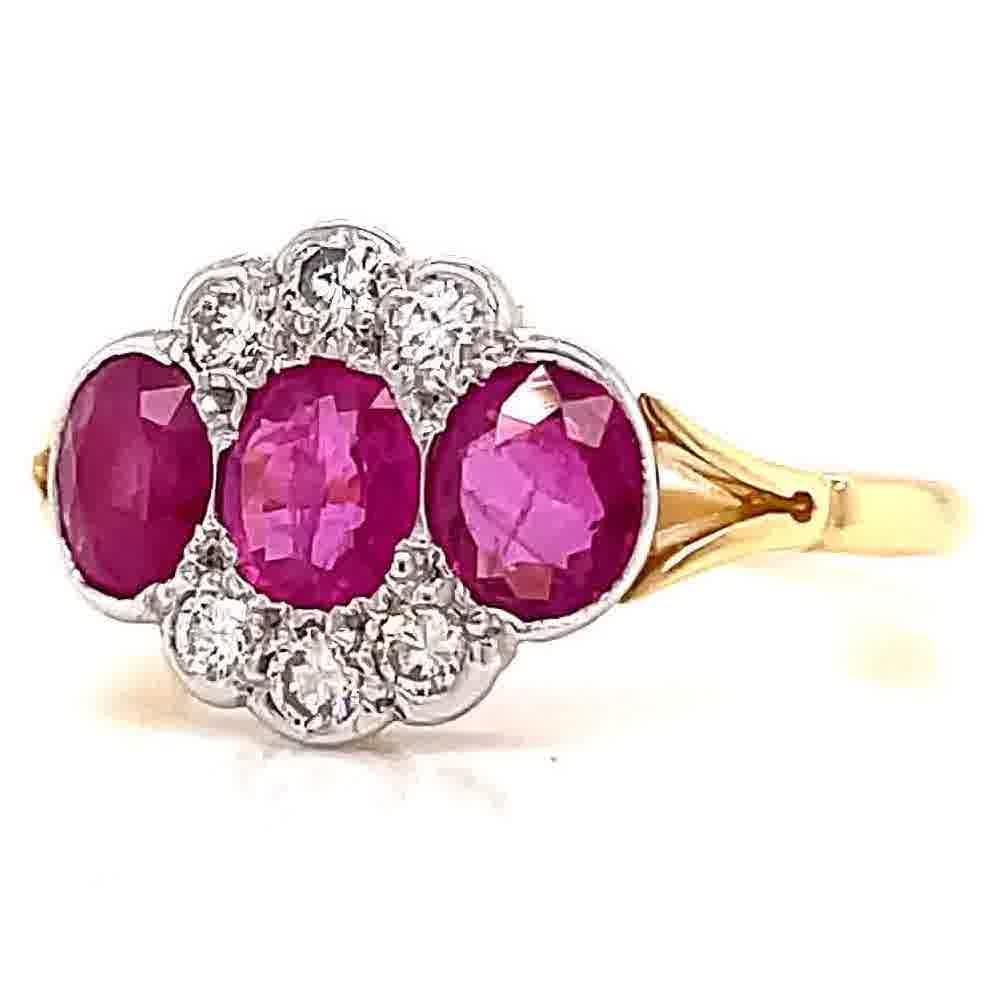 Vintage Art Deco Style Ruby Diamond 18 Karat Gold Ring In Excellent Condition In Beverly Hills, CA