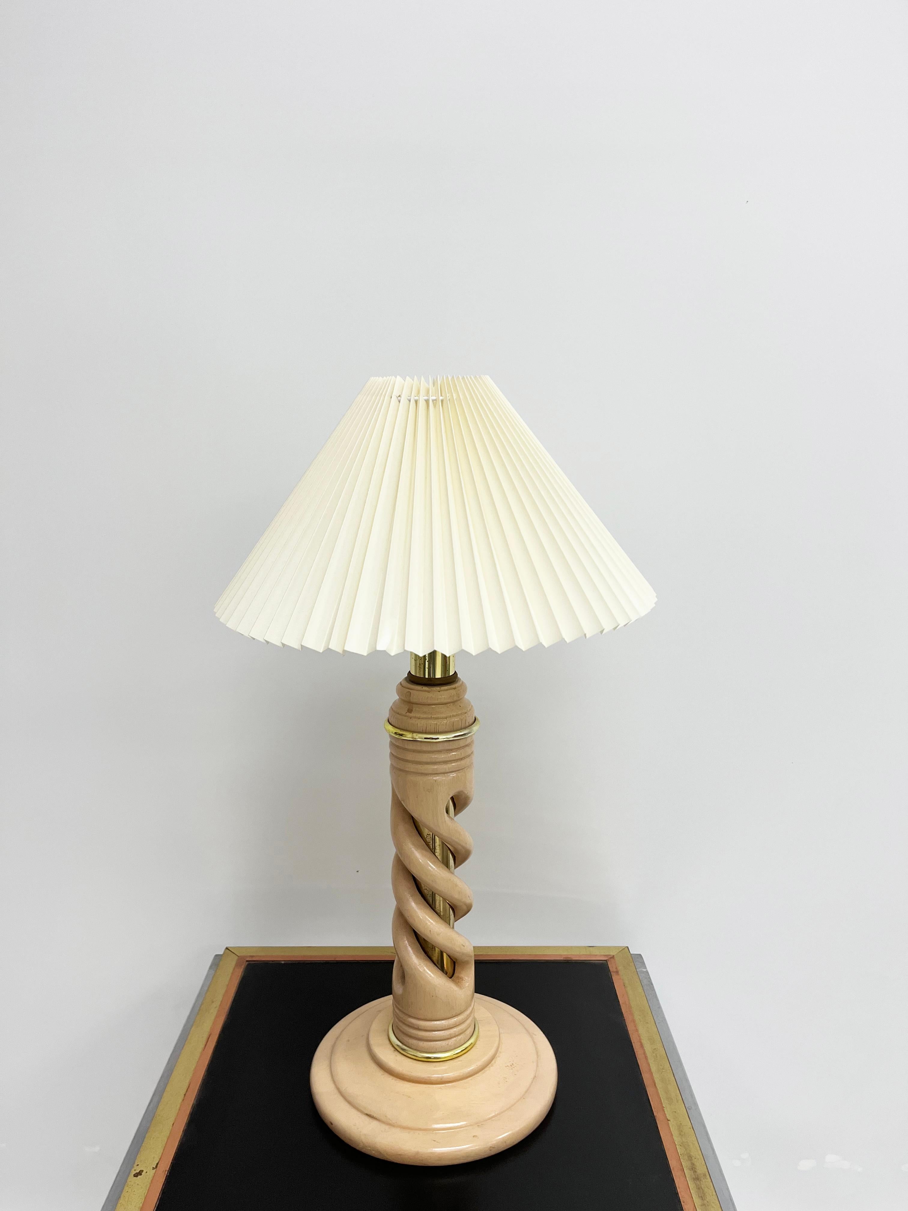 Lámpara de sobremesa de madera de abedul trenzada con detalles dorados Art Decó Revival Vintage Art Nouveau en venta