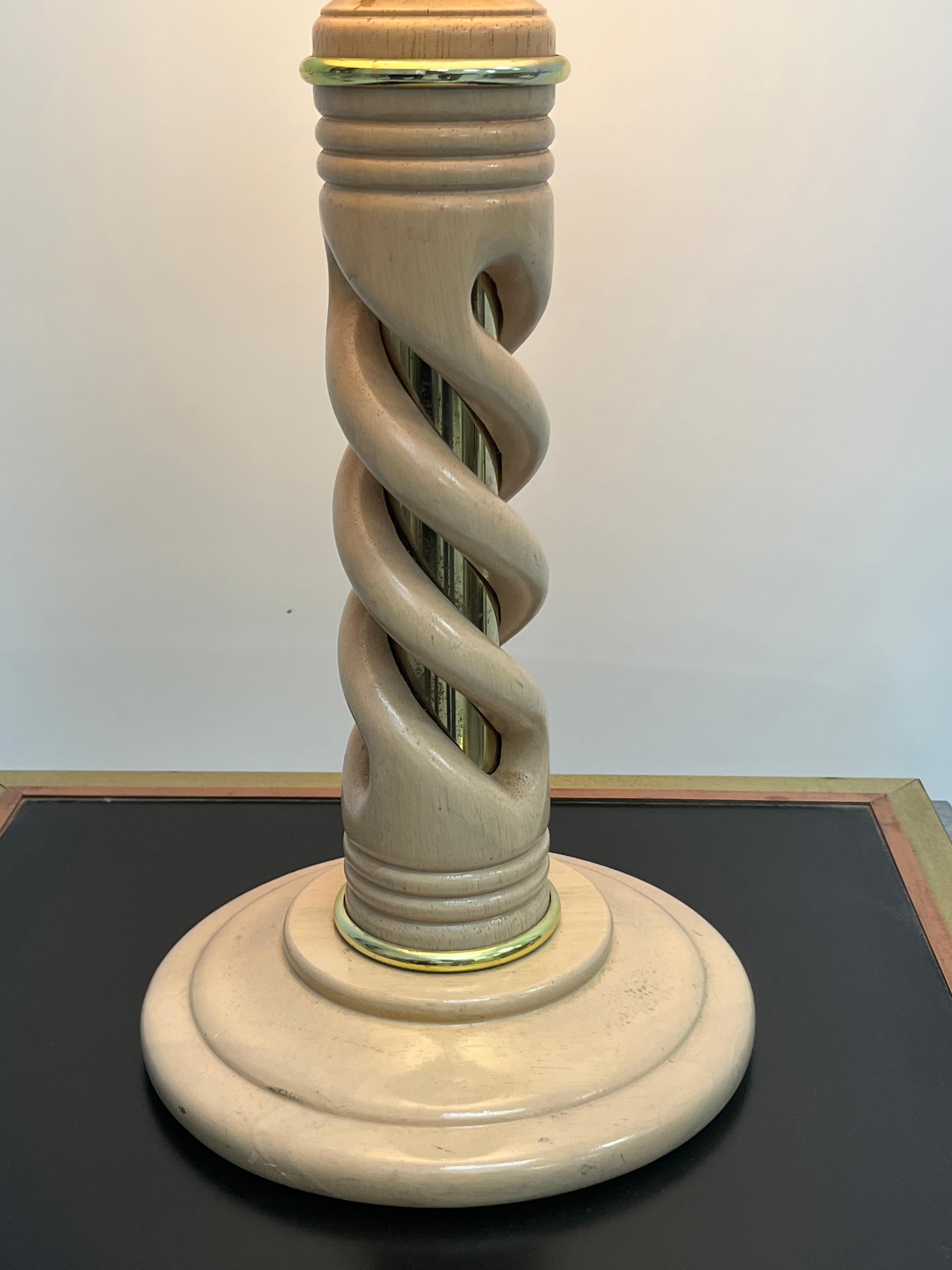 Lámpara de sobremesa de madera de abedul trenzada con detalles dorados Art Decó Revival Vintage en Bueno estado para la venta en San Gabriel, CA