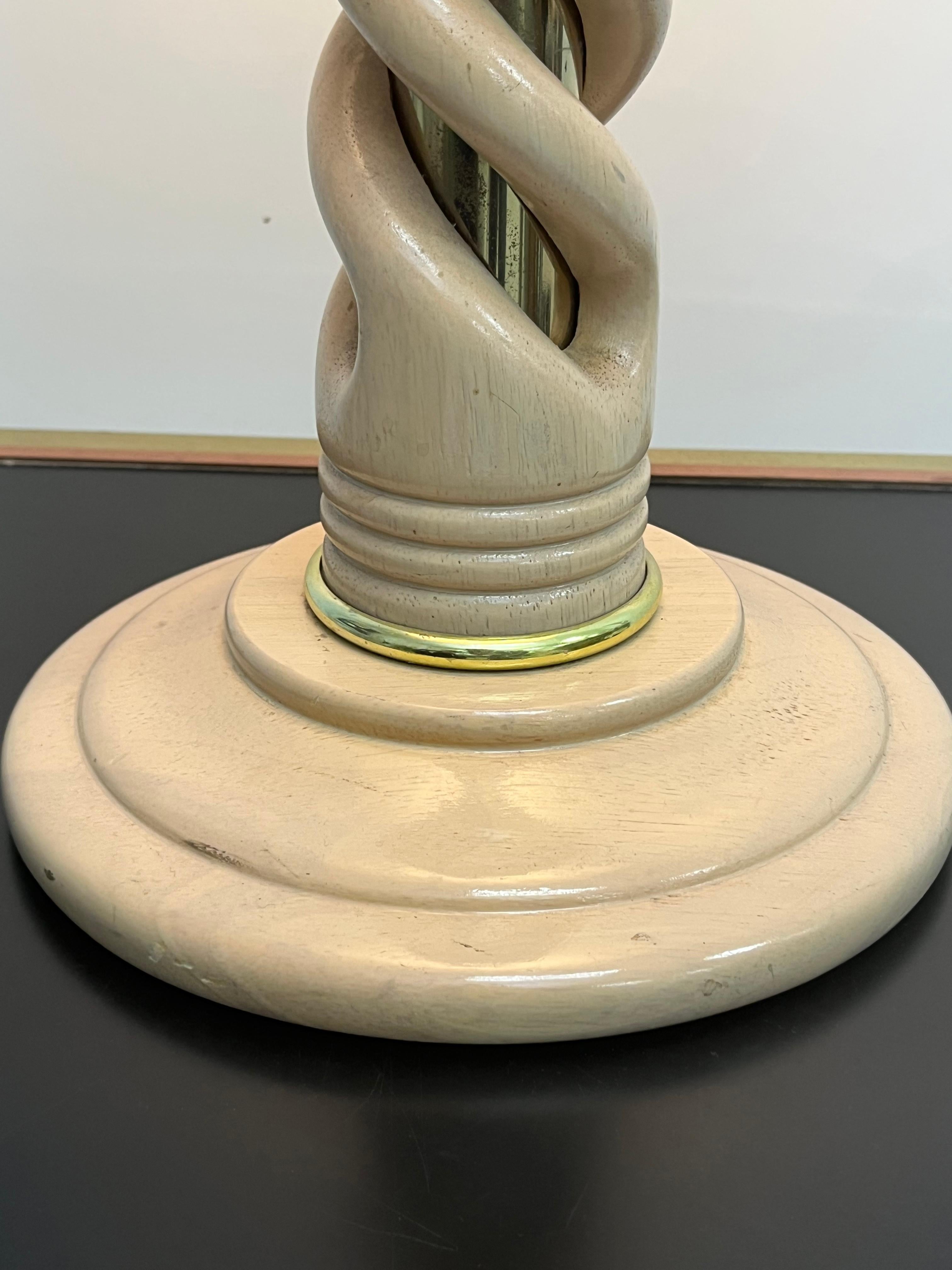 Lámpara de sobremesa de madera de abedul trenzada con detalles dorados Art Decó Revival Vintage finales del siglo XX en venta